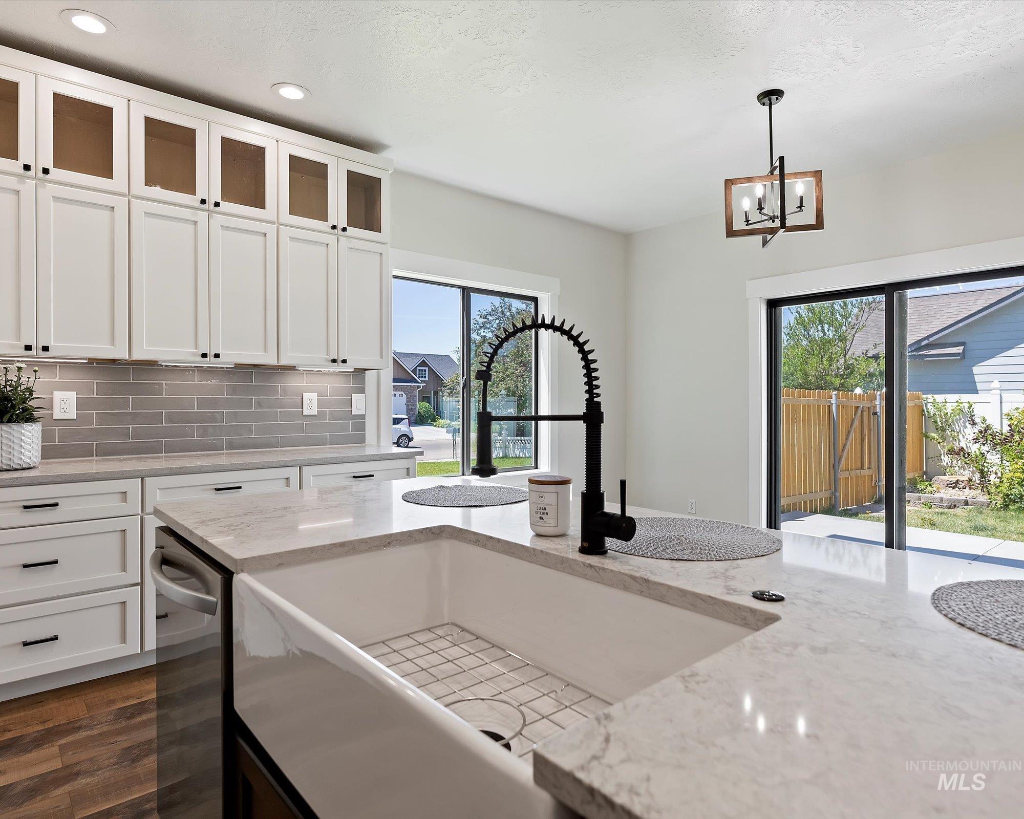 1306 E Desert View Way