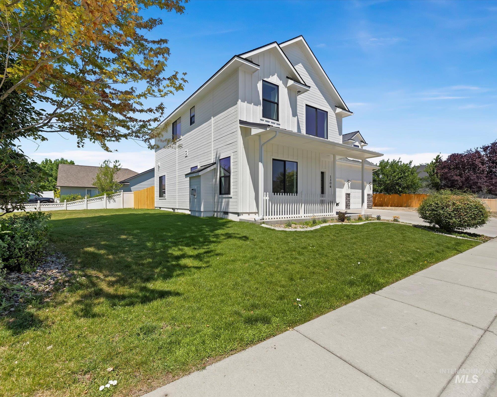 1306 E Desert View Way