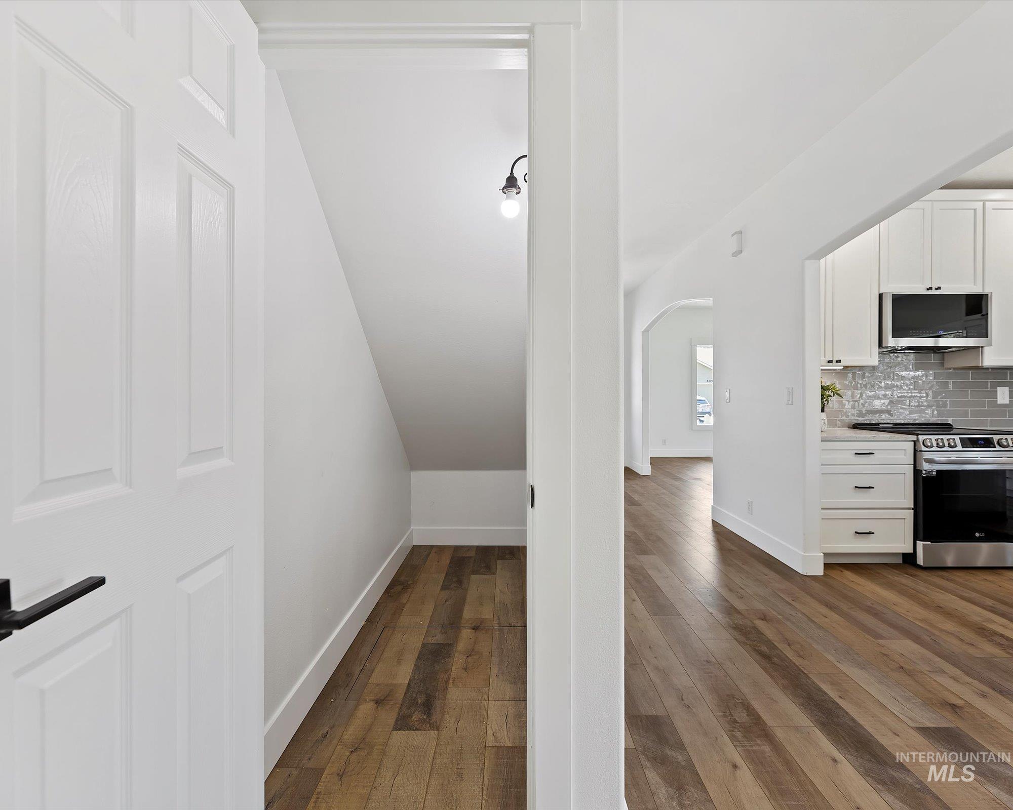 1306 E Desert View Way