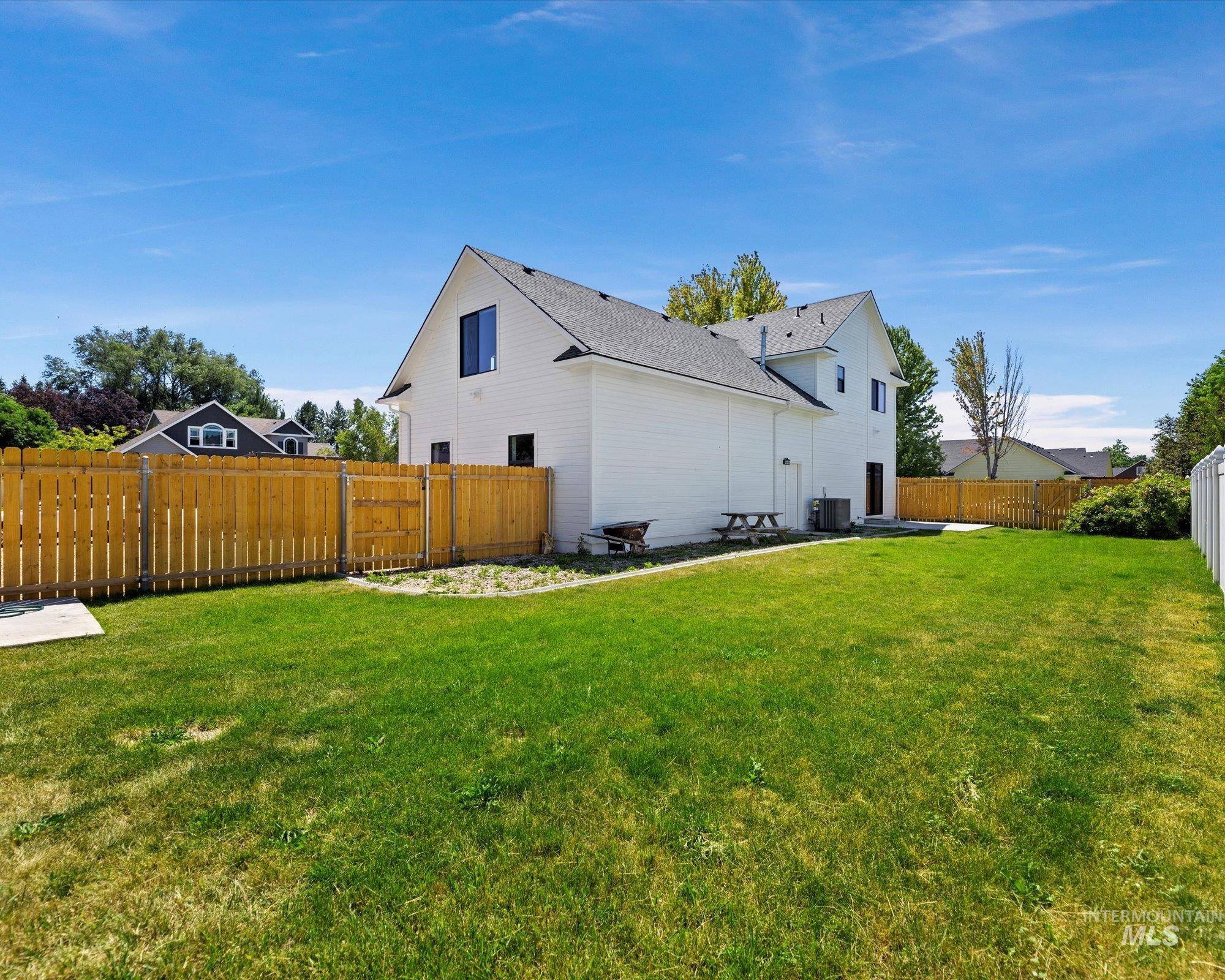 1306 E Desert View Way