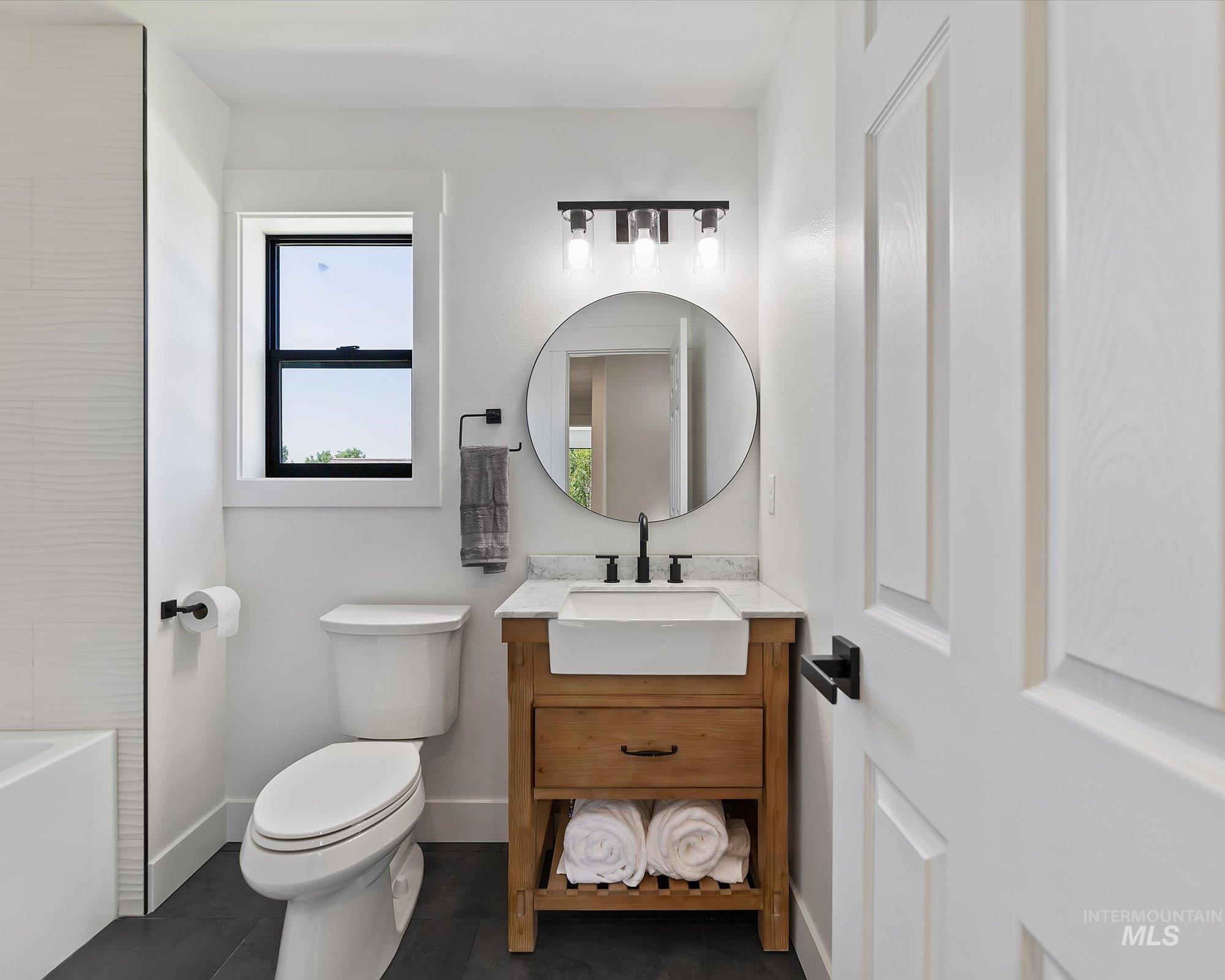 1306 E Desert View Way