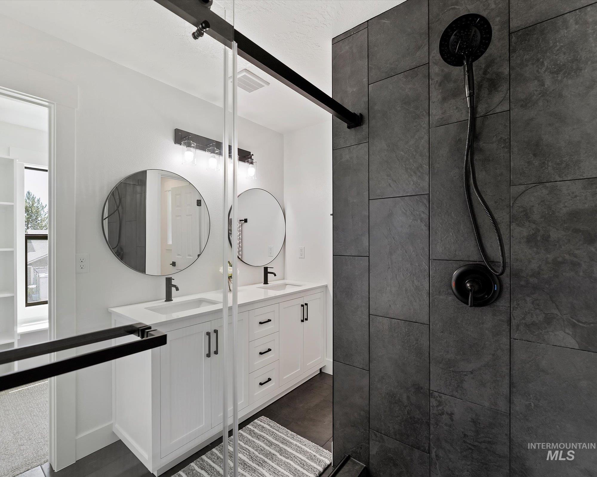 1306 E Desert View Way