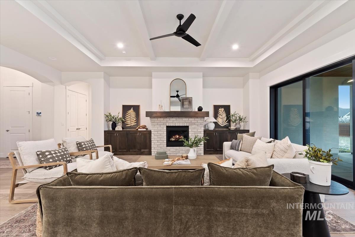 2568 N Heirloom Ave