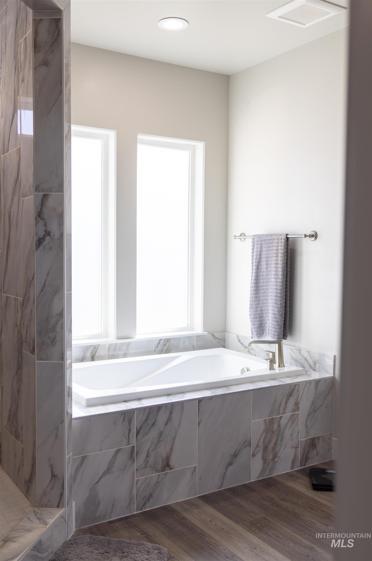 543 Lake Cleveland Street