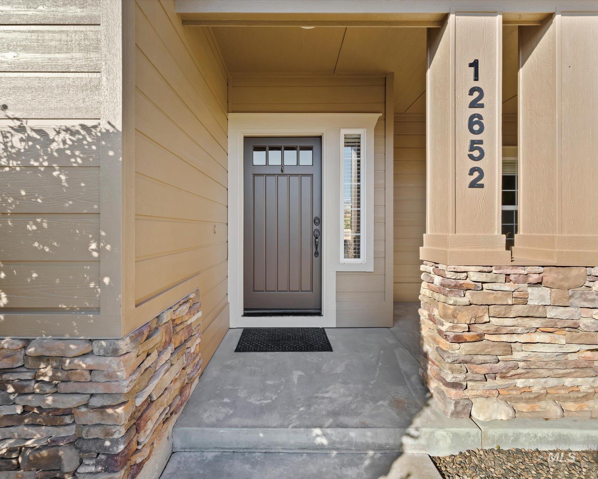 12652 W Murchison St