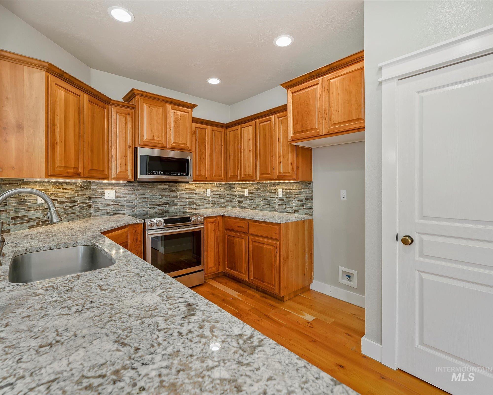 12652 W Murchison St