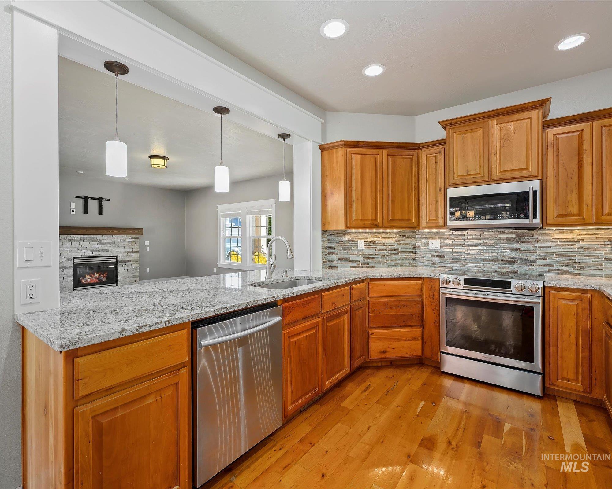 12652 W Murchison St