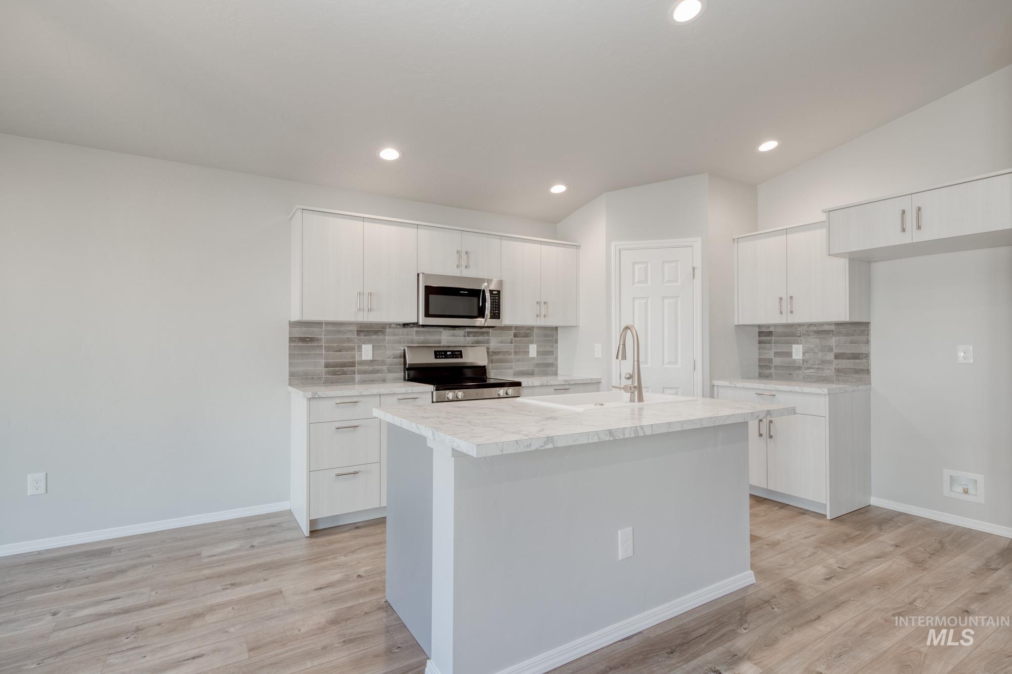 692 S Jayo Ct