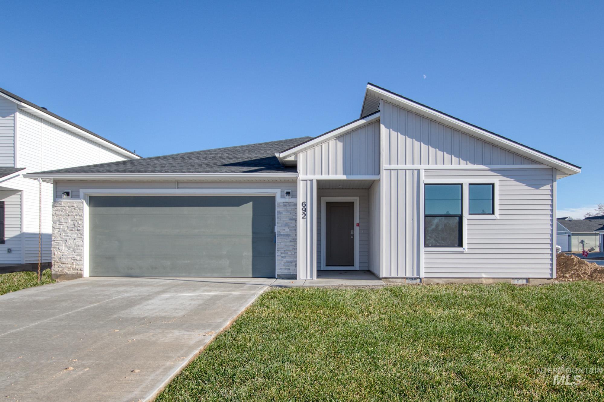 692 S Jayo Ct