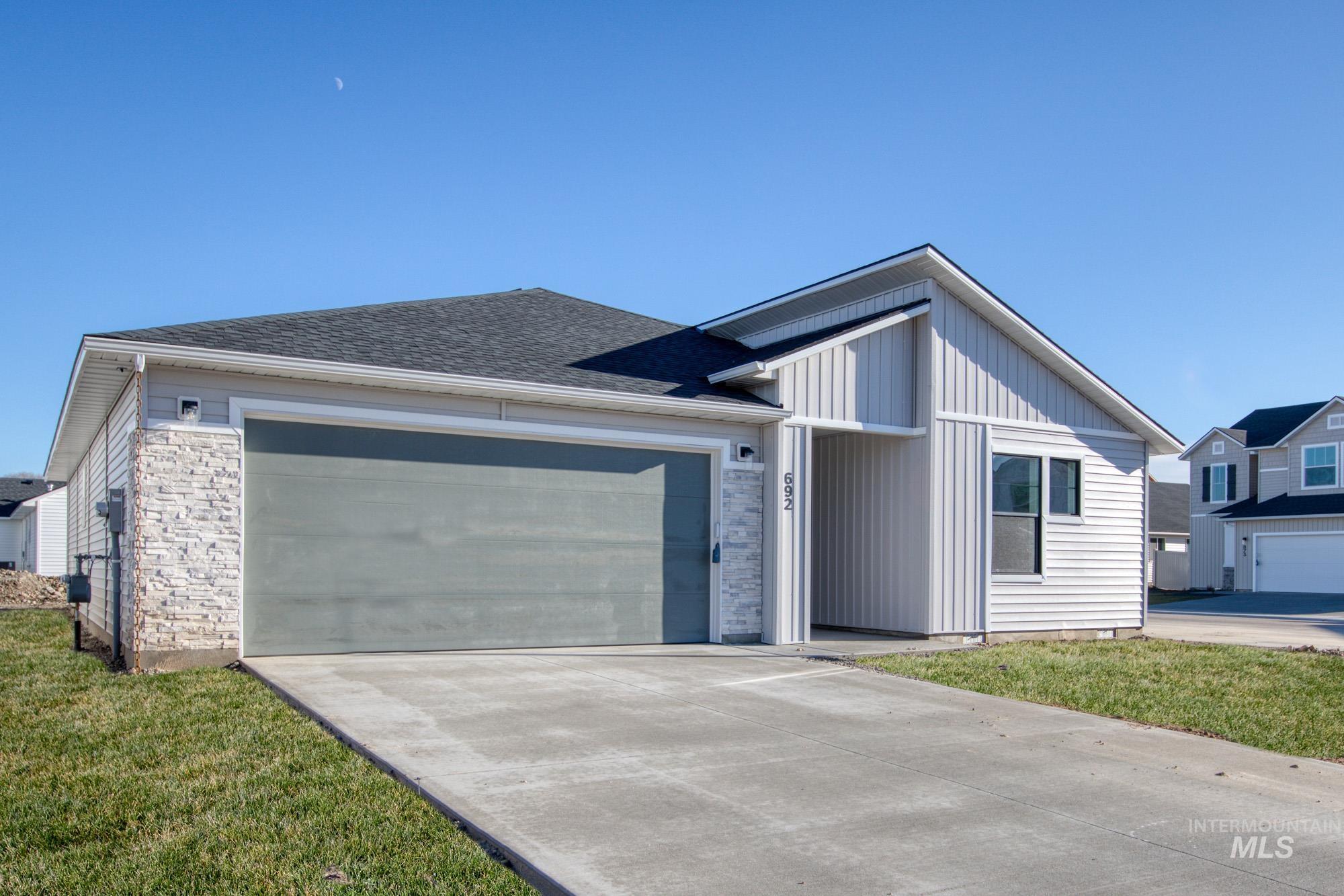 692 S Jayo Ct