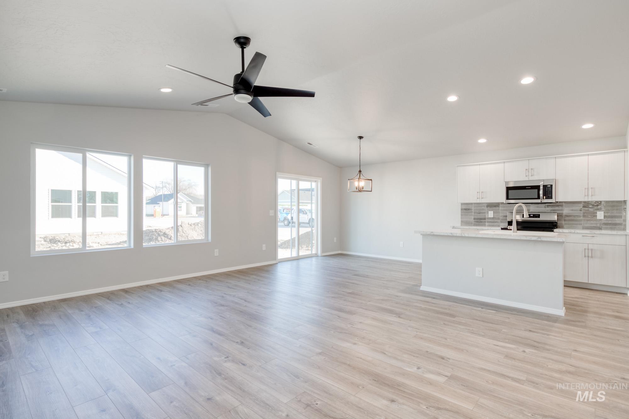 692 S Jayo Ct