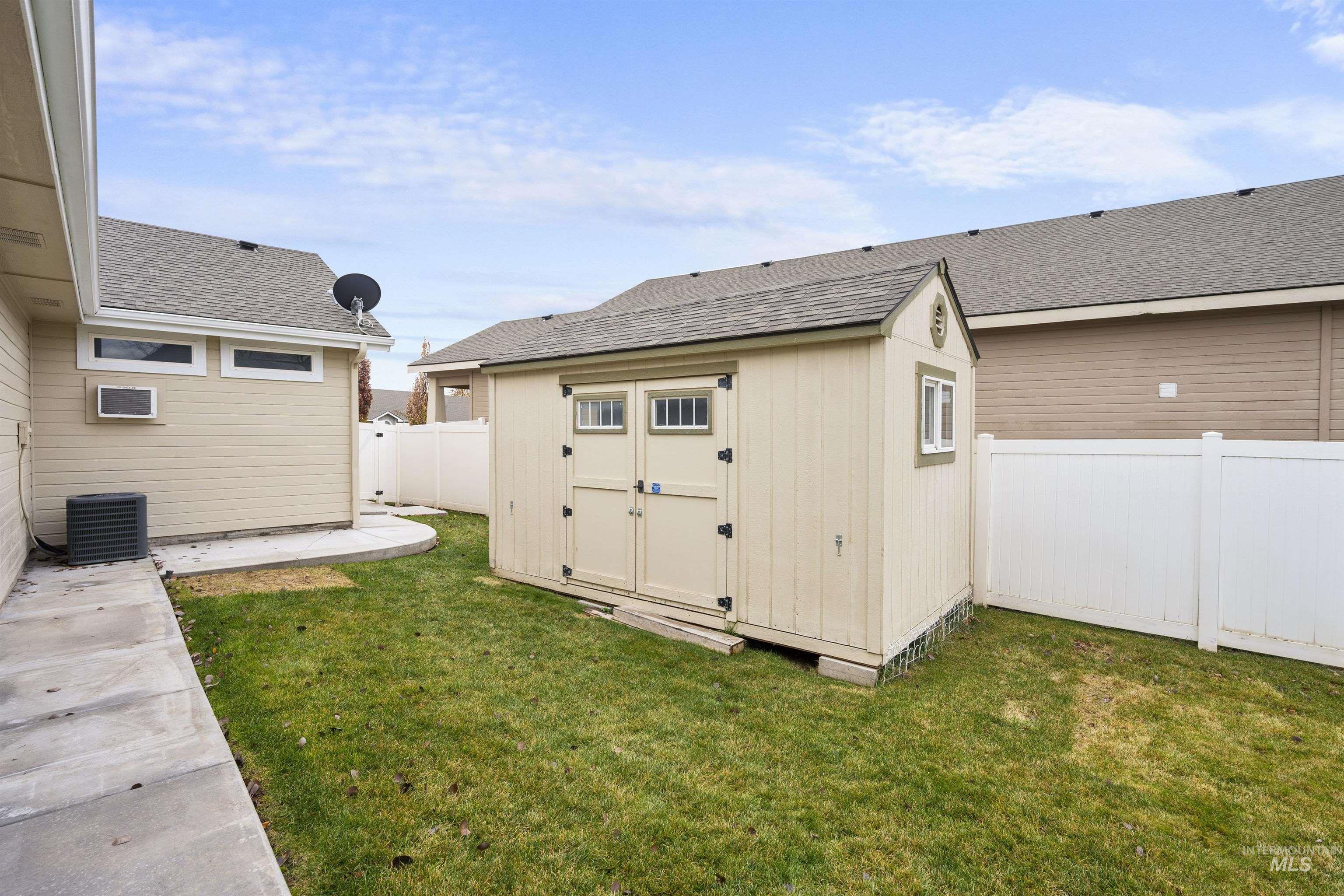 11740 Parakeet Way