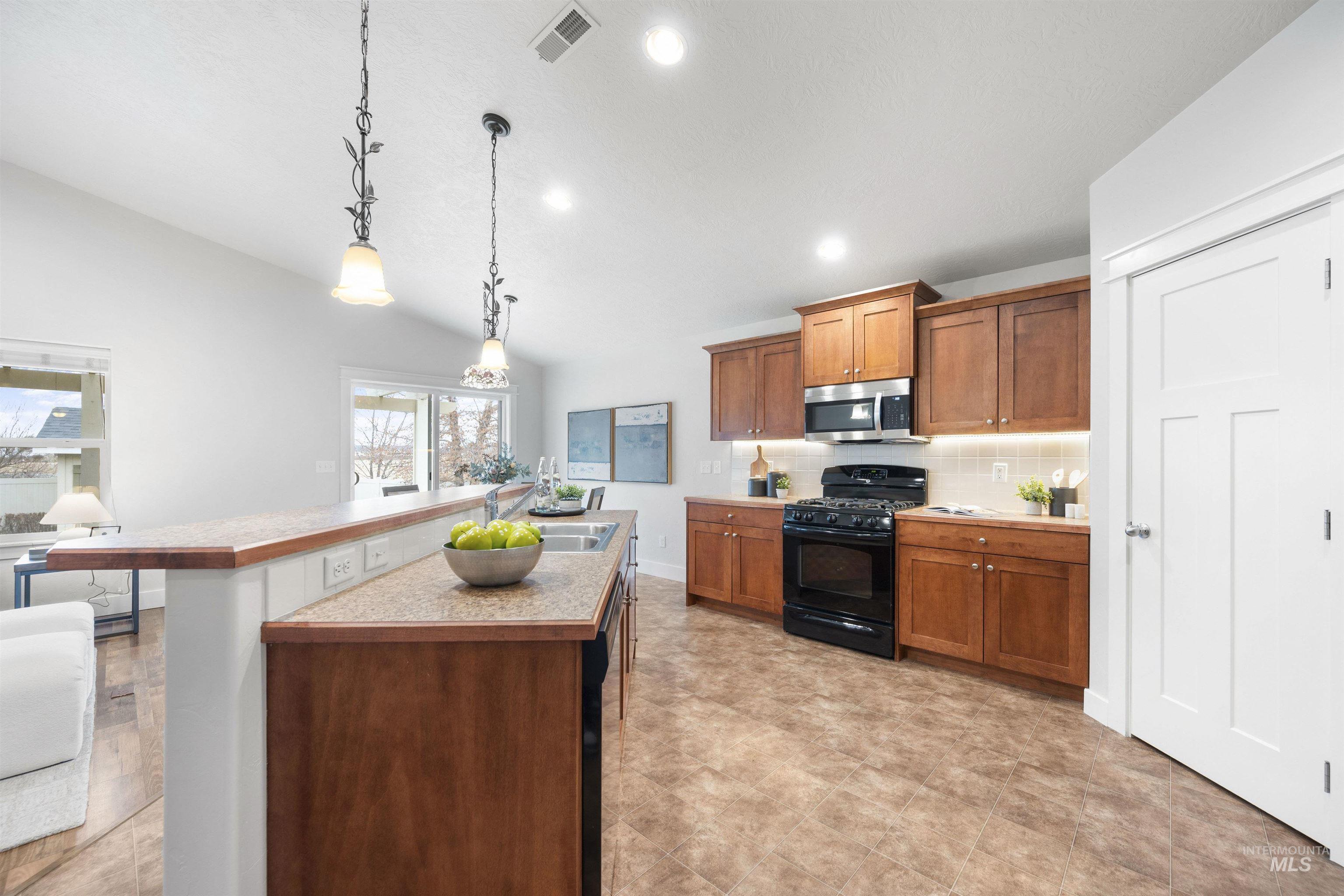 11740 Parakeet Way
