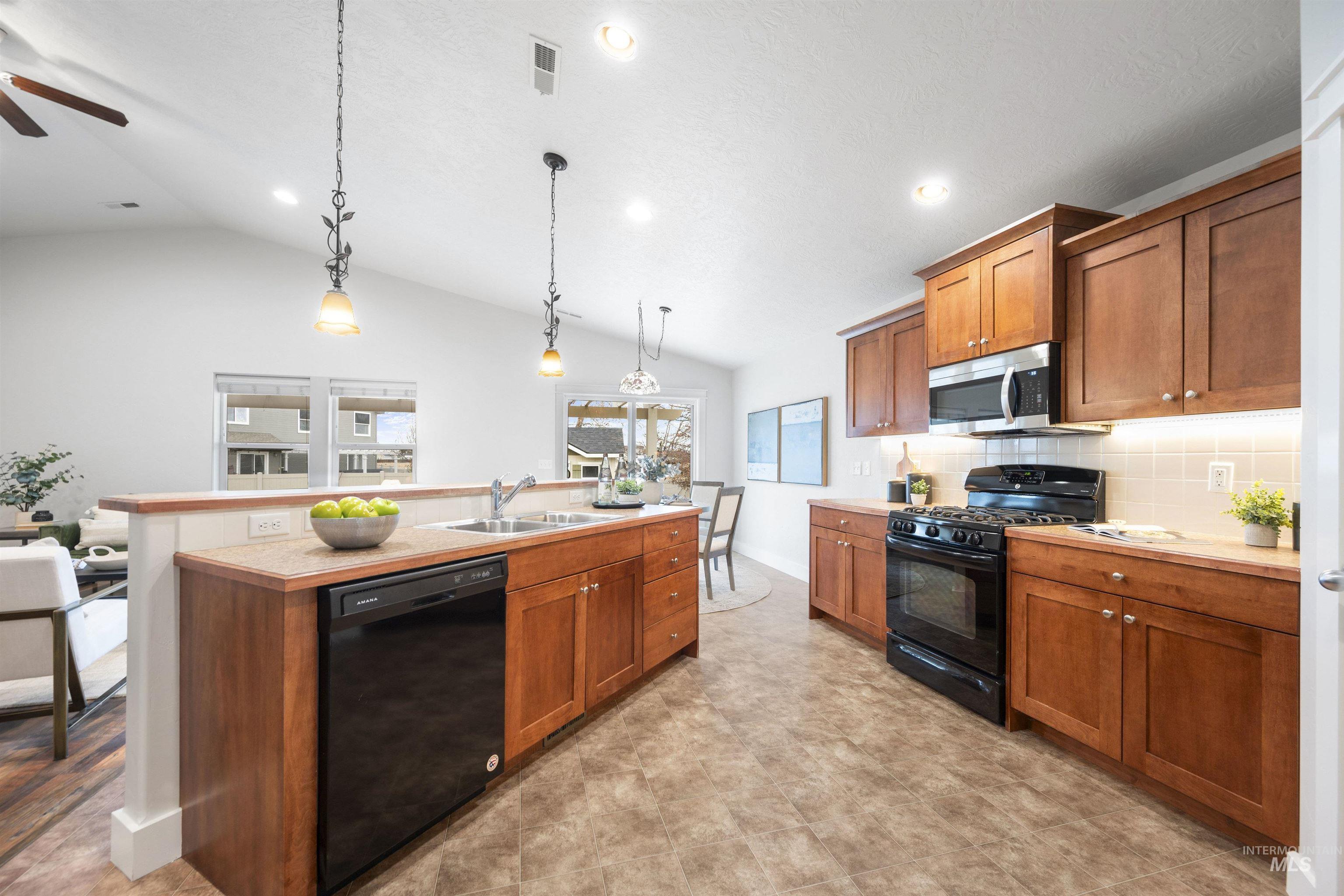 11740 Parakeet Way