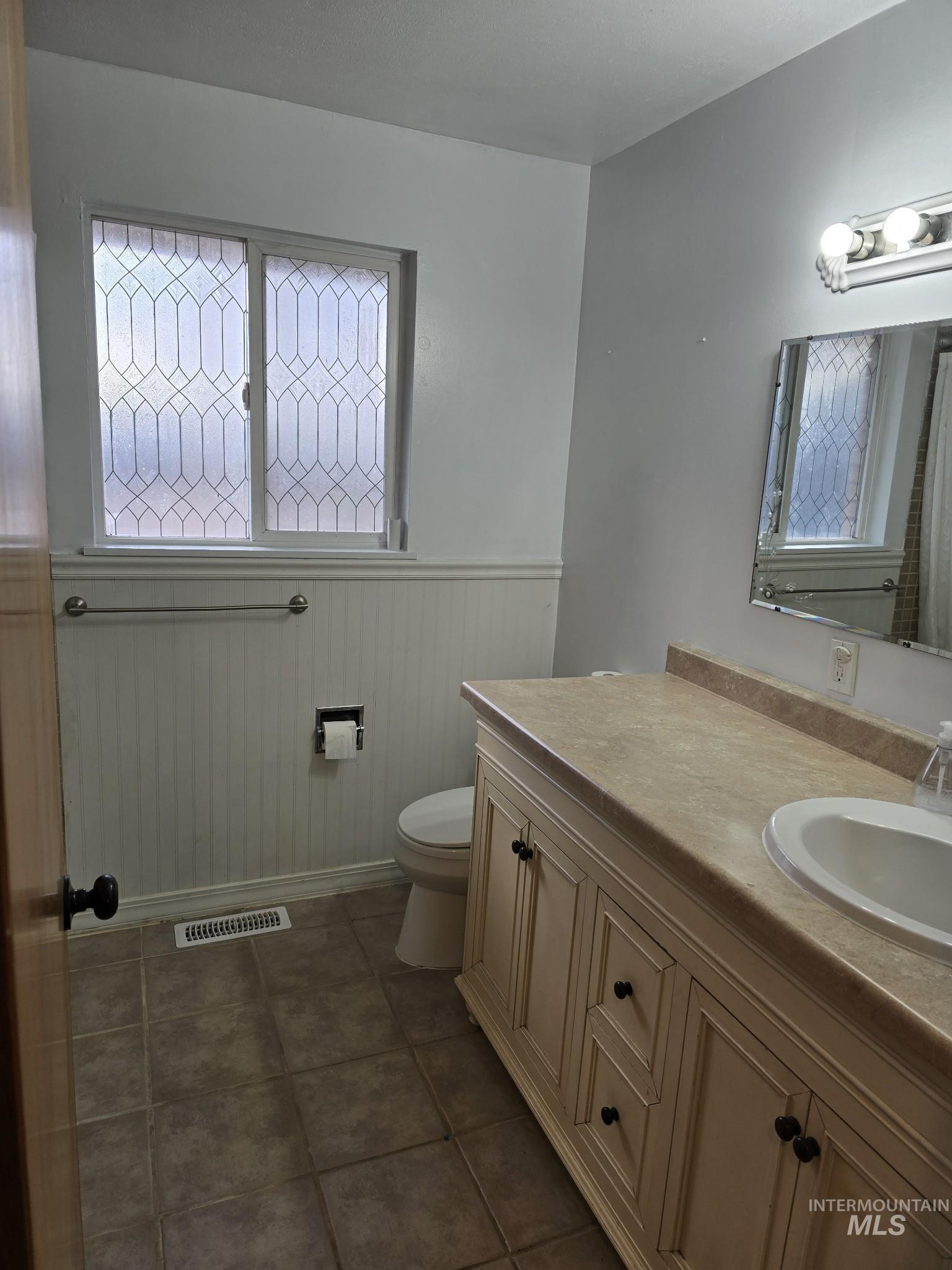 111 N 4th Street W