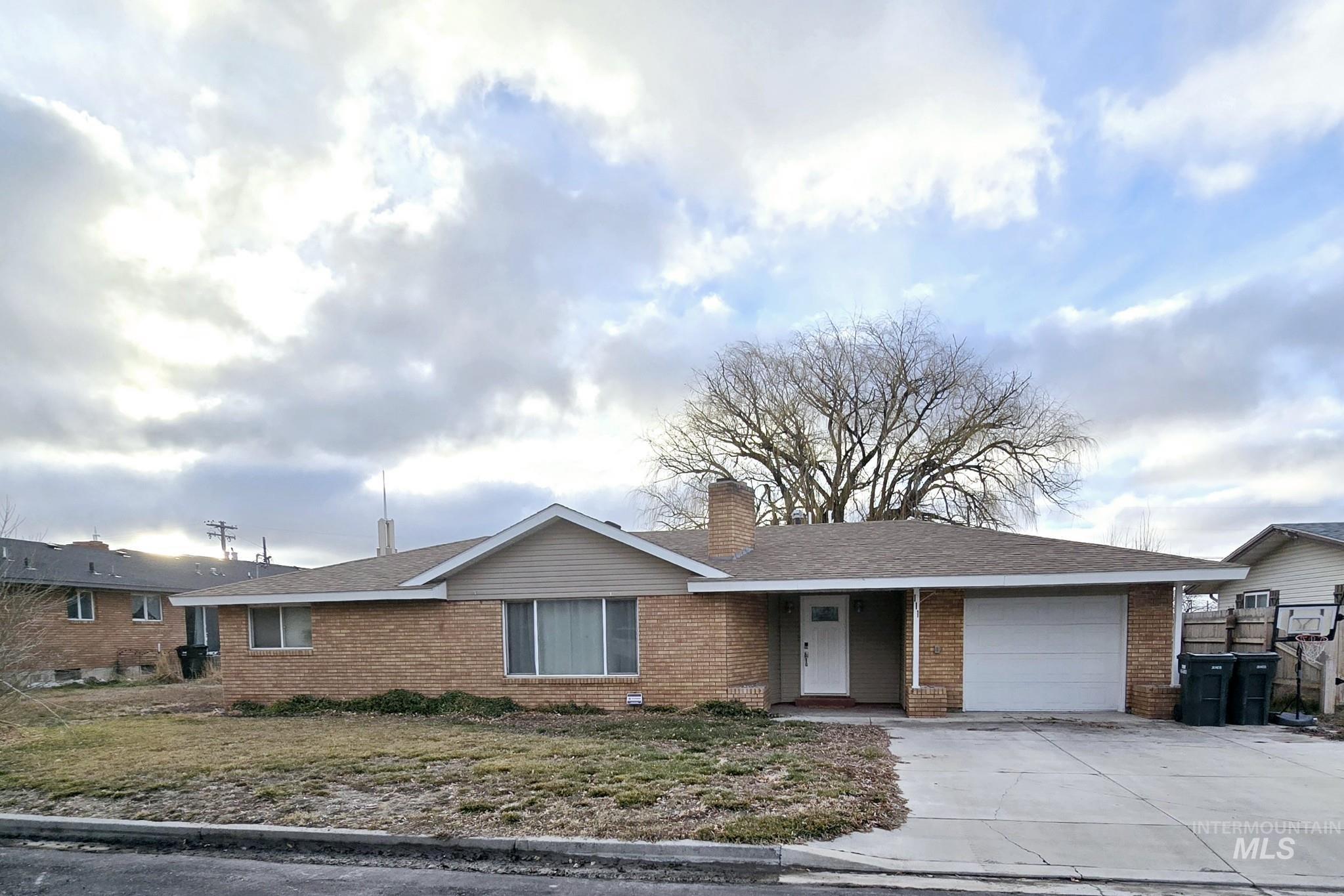 111 N 4th Street W