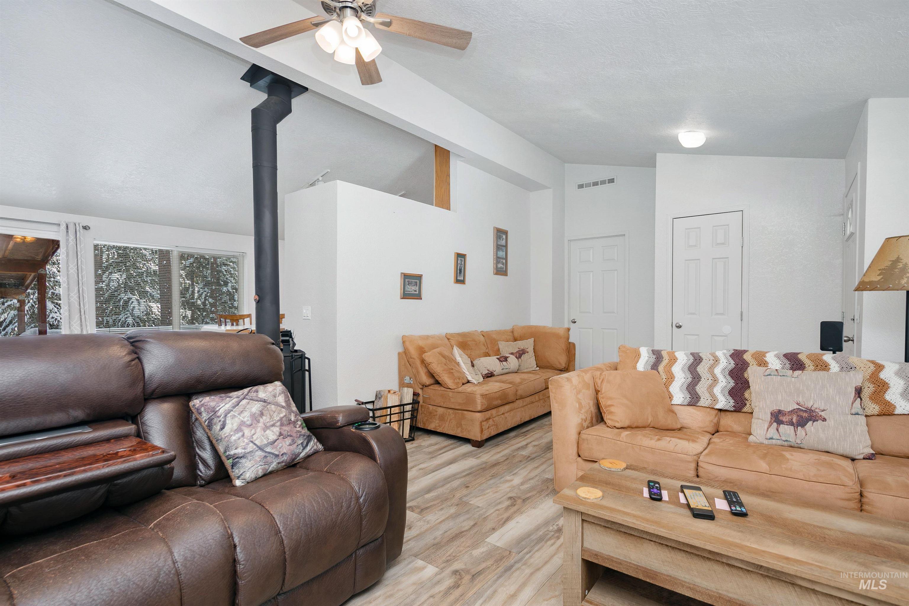 212 Holiday Dr