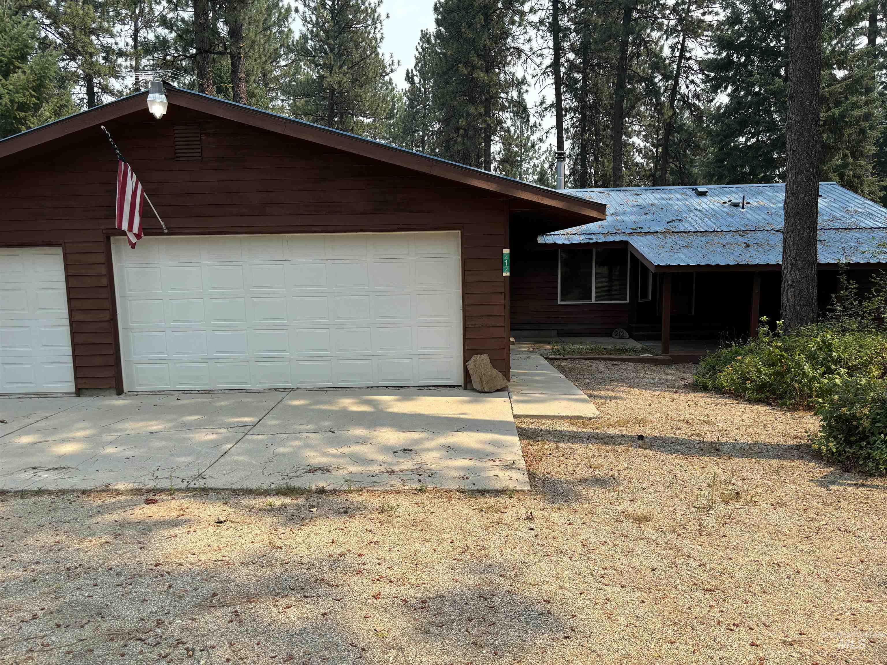 212 Holiday Dr