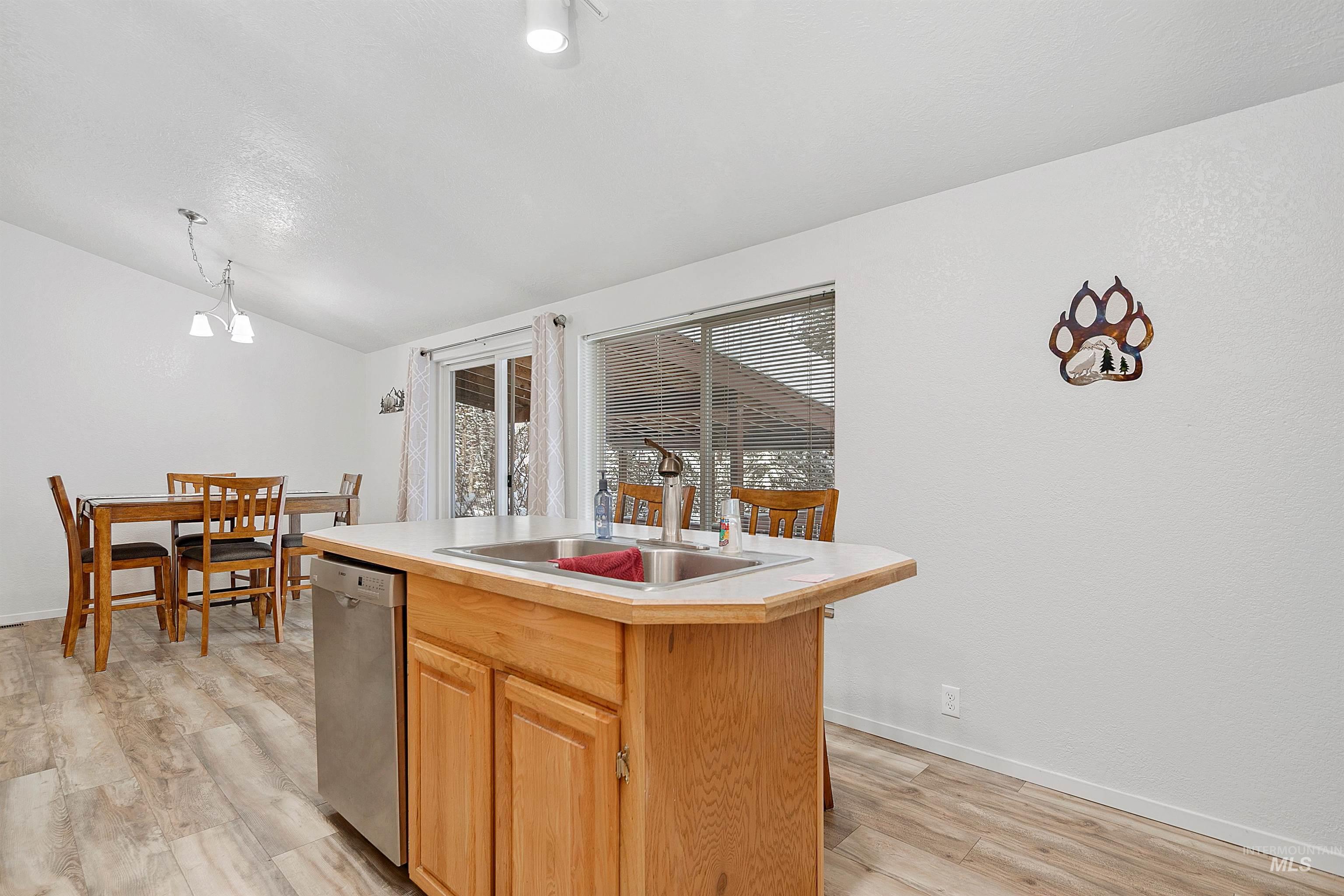 212 Holiday Dr