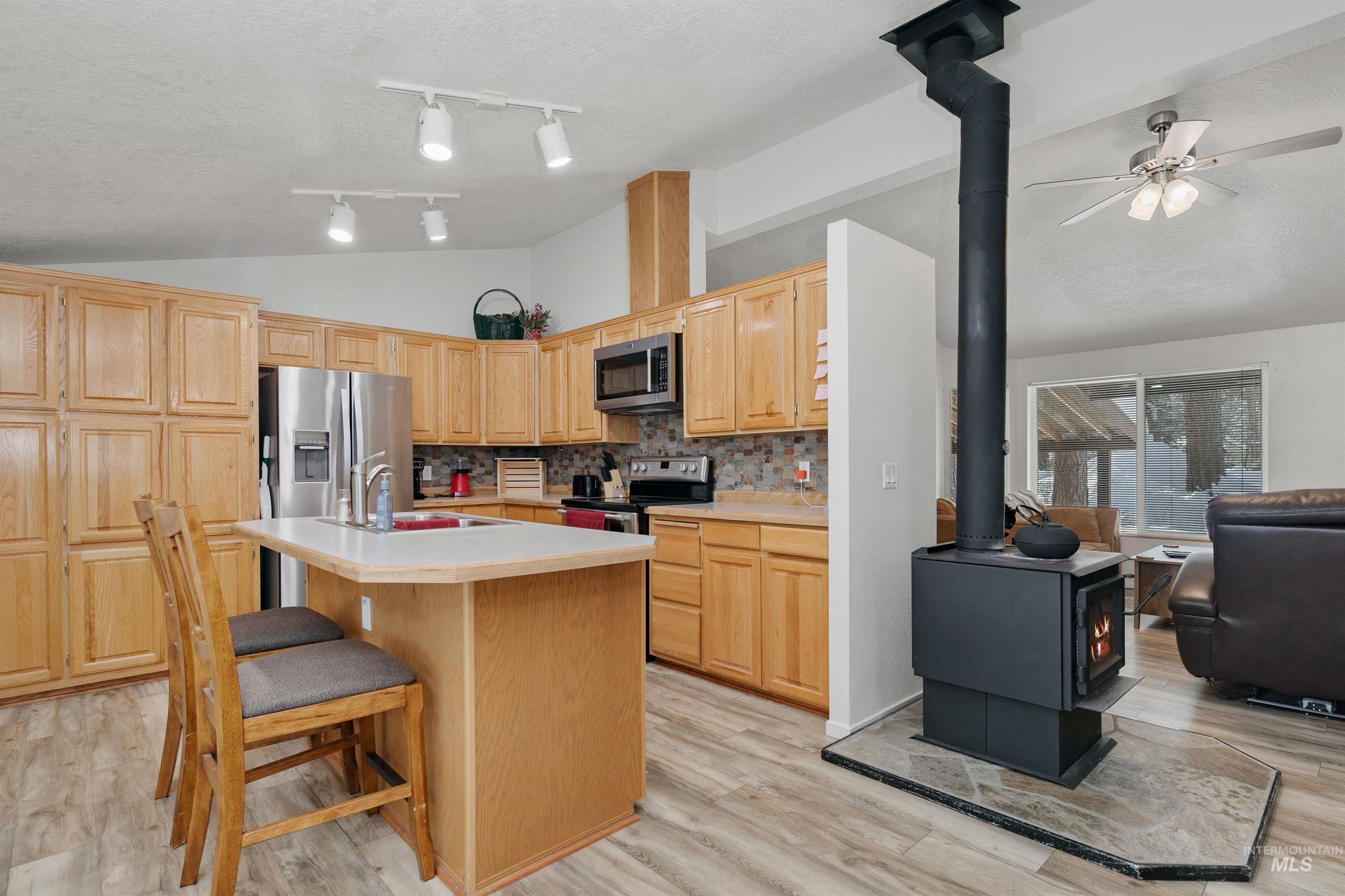 212 Holiday Dr