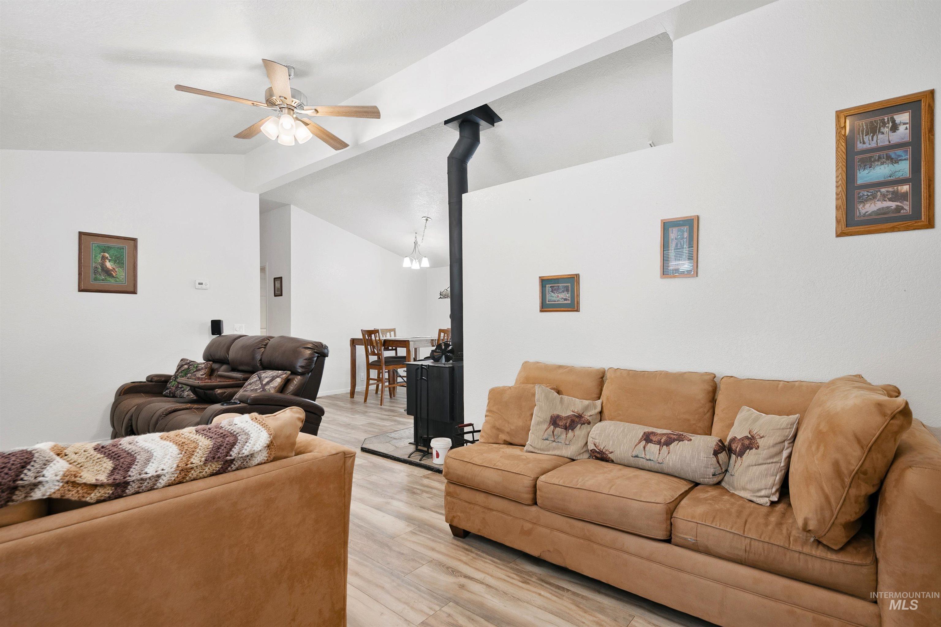 212 Holiday Dr