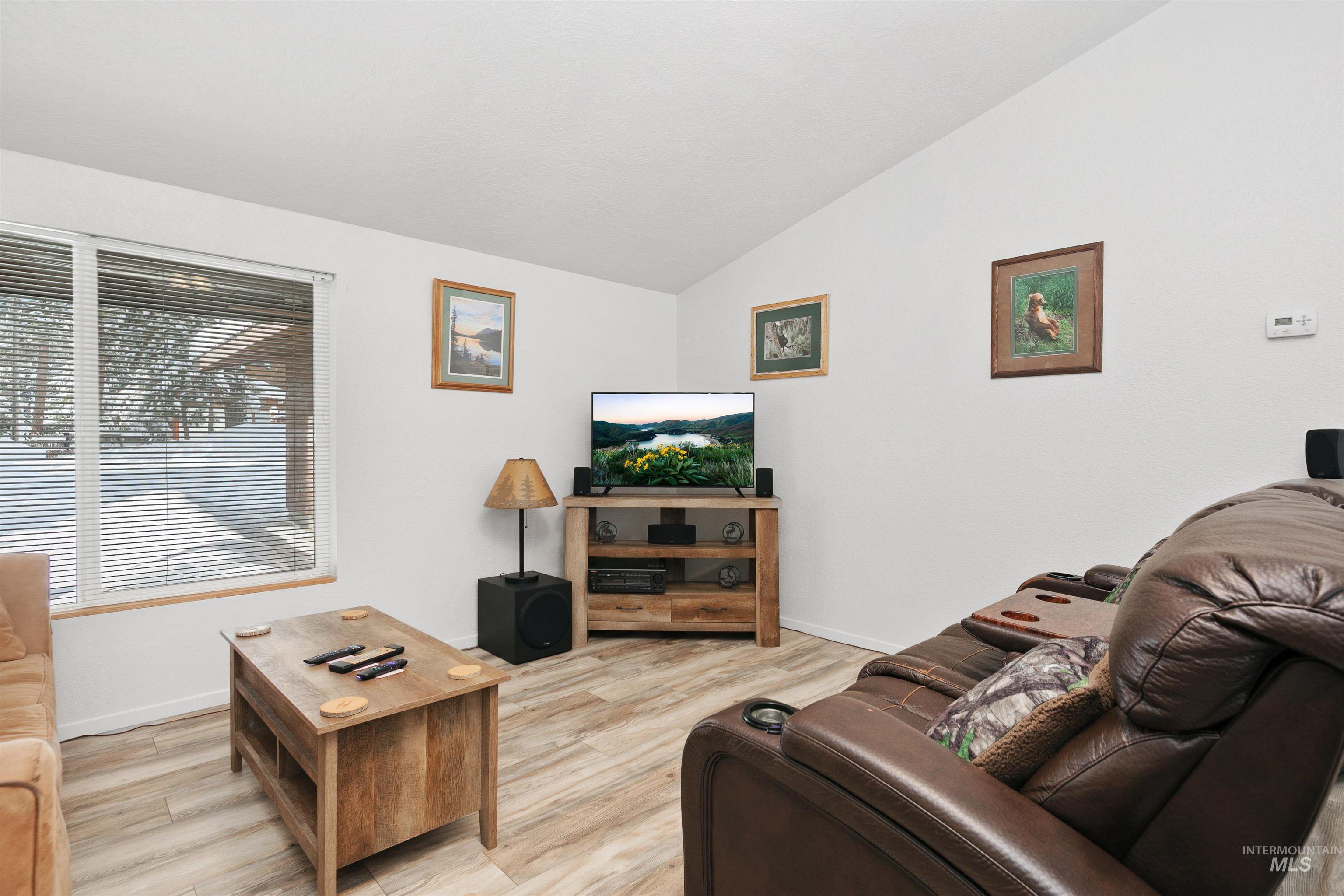 212 Holiday Dr