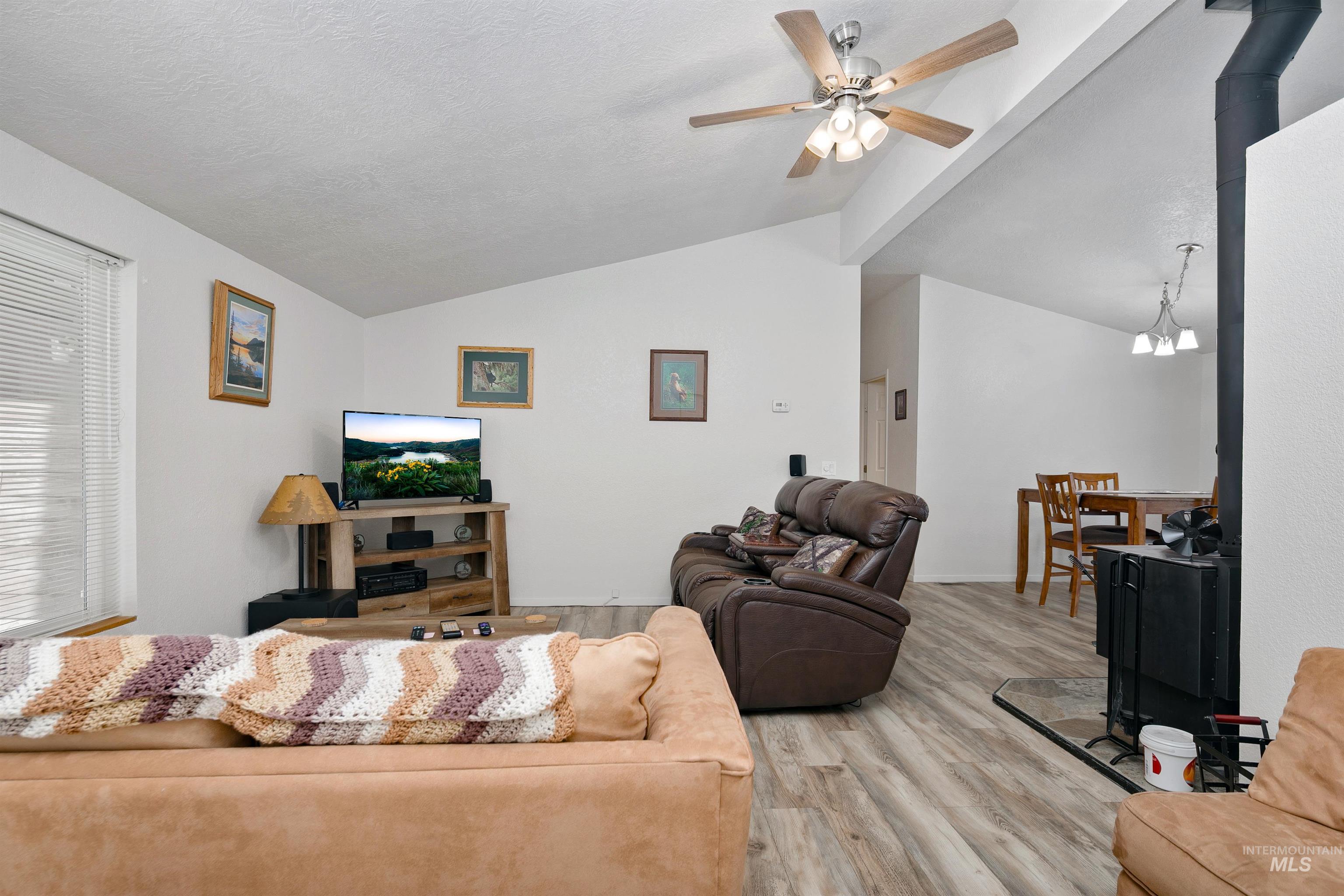 212 Holiday Dr