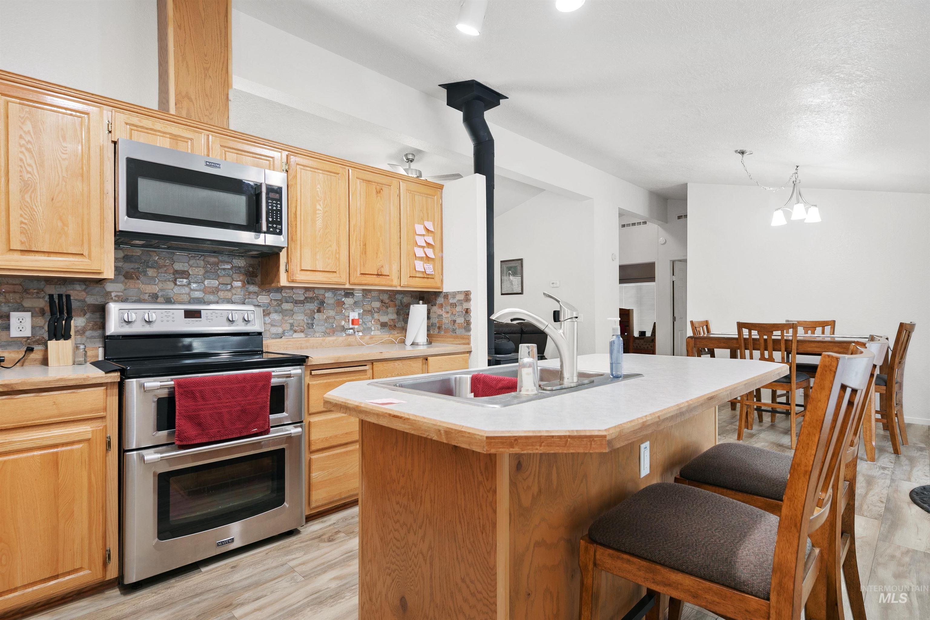 212 Holiday Dr