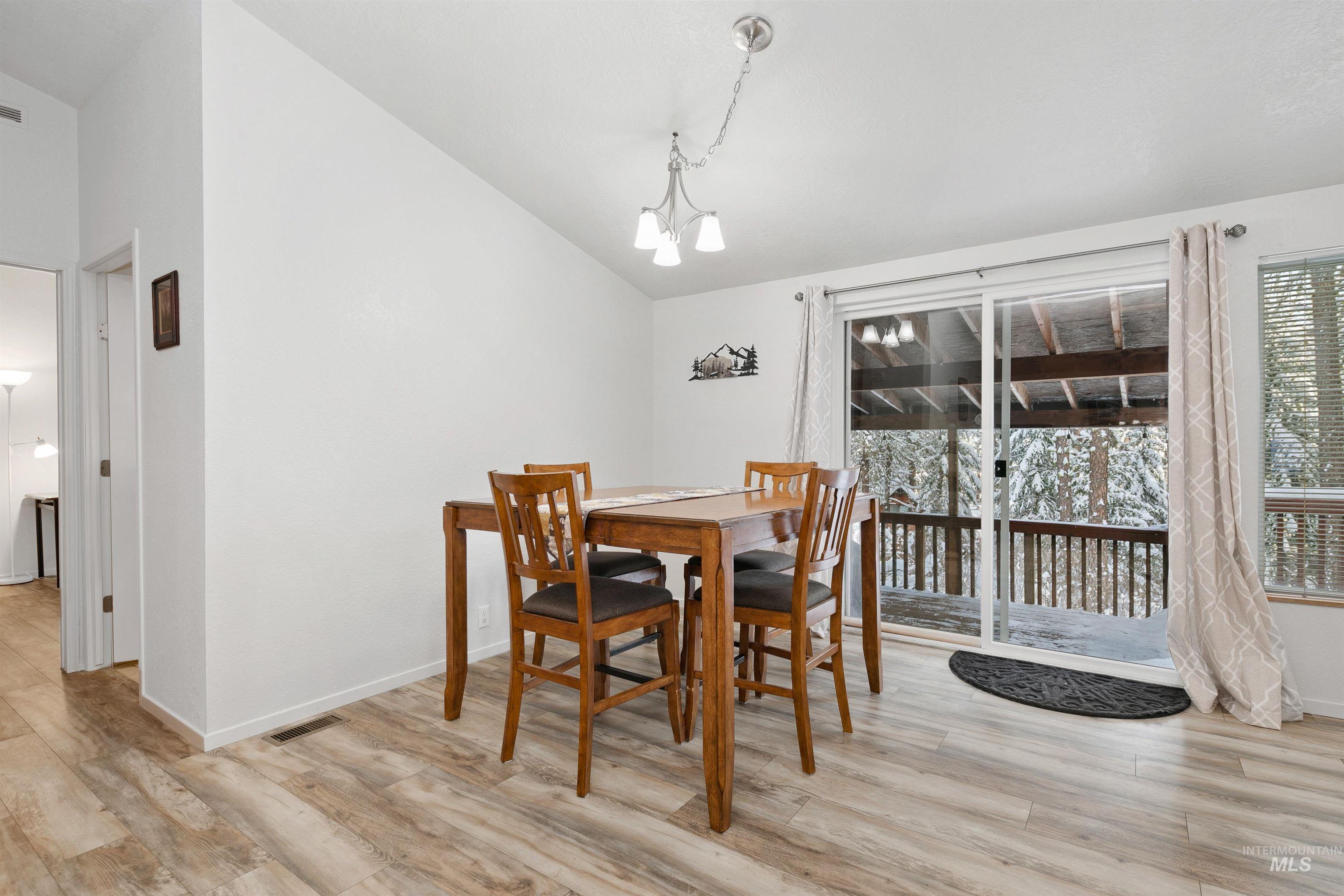212 Holiday Dr
