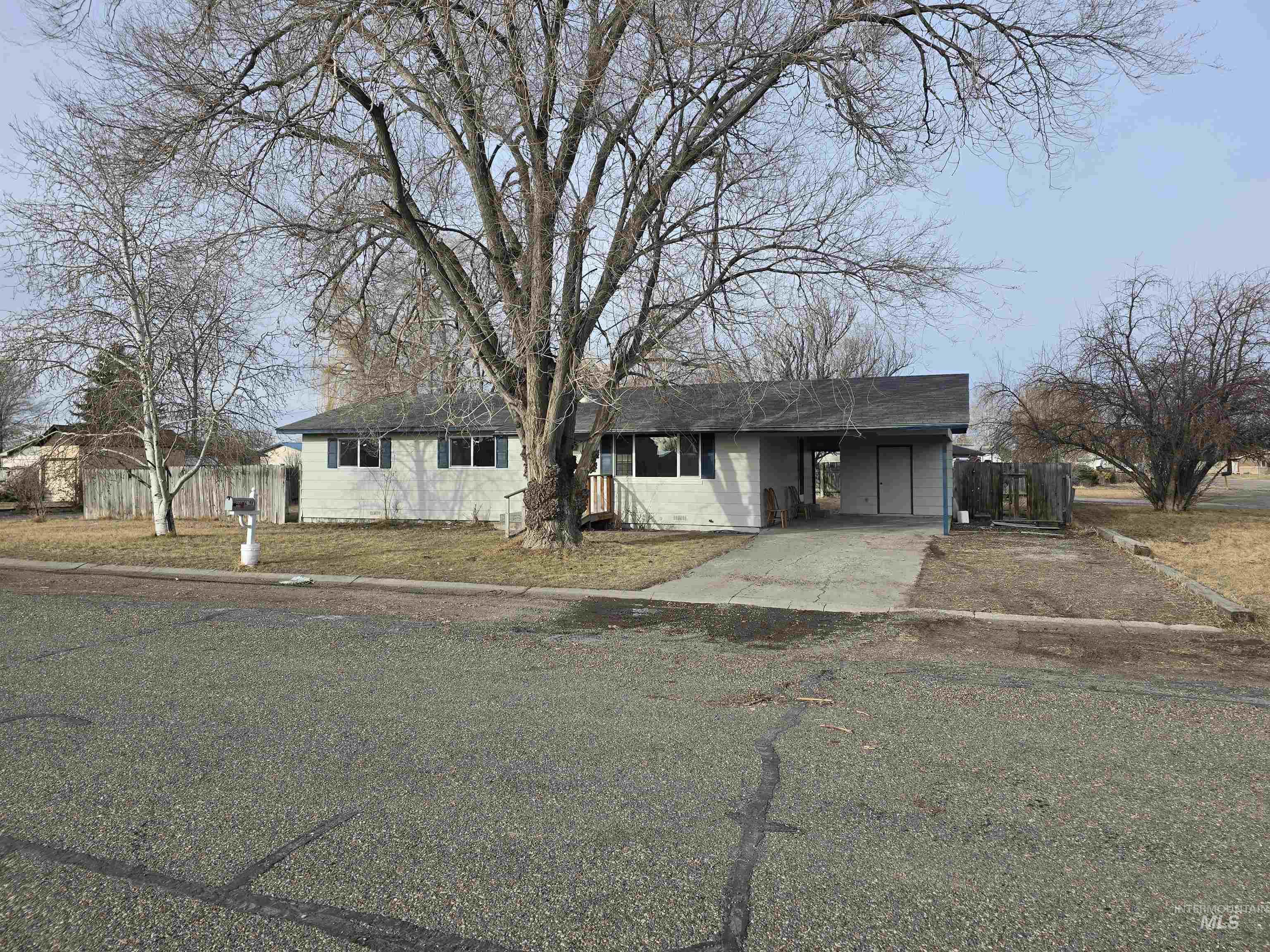 110 N 6th St E