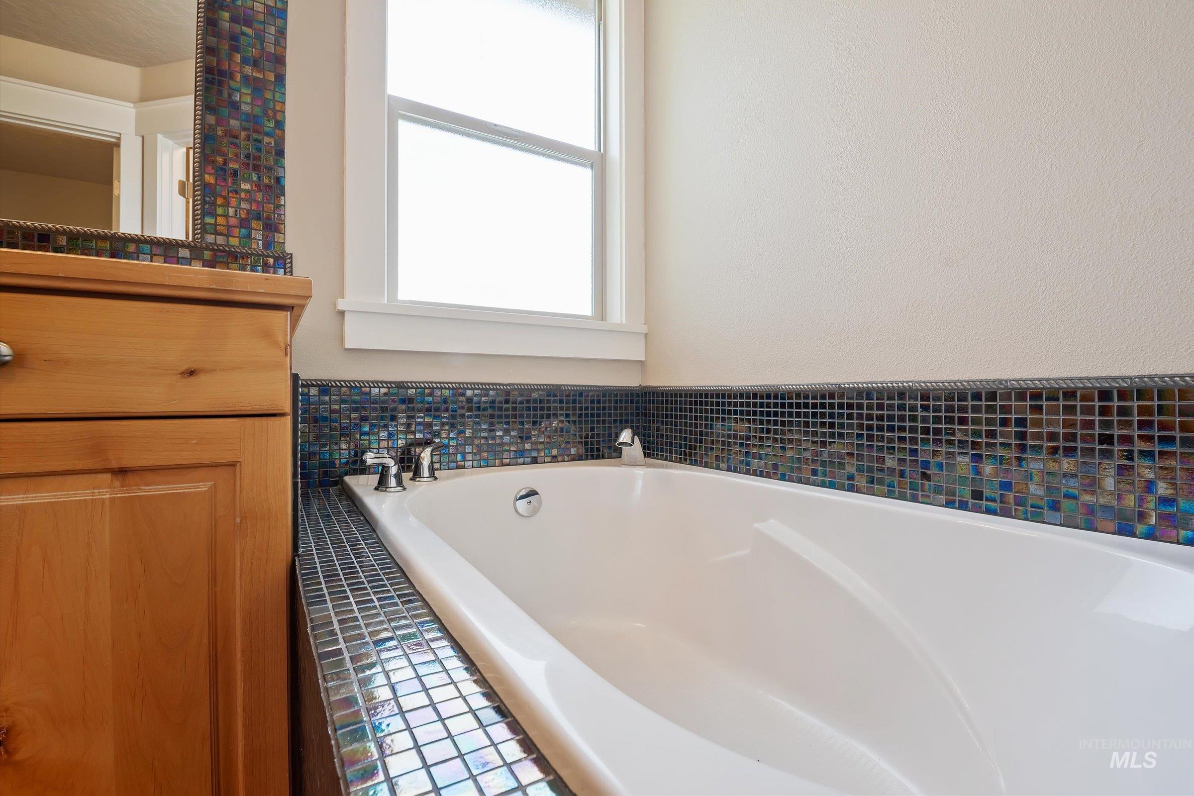 3993 N Heritage View Ave