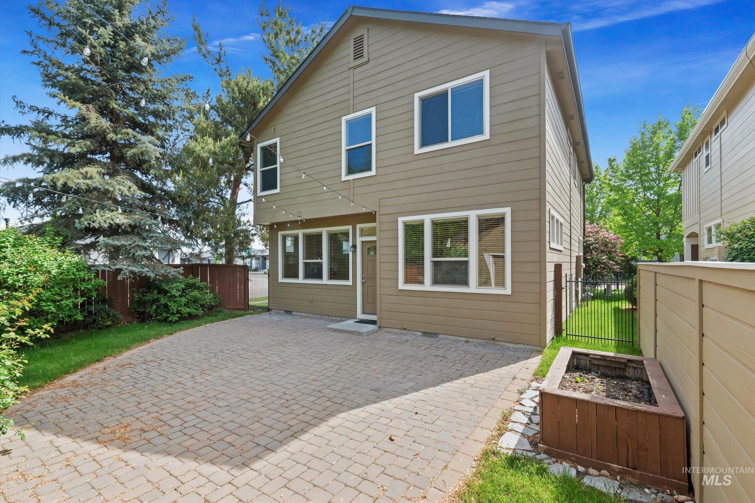 3993 N Heritage View Ave