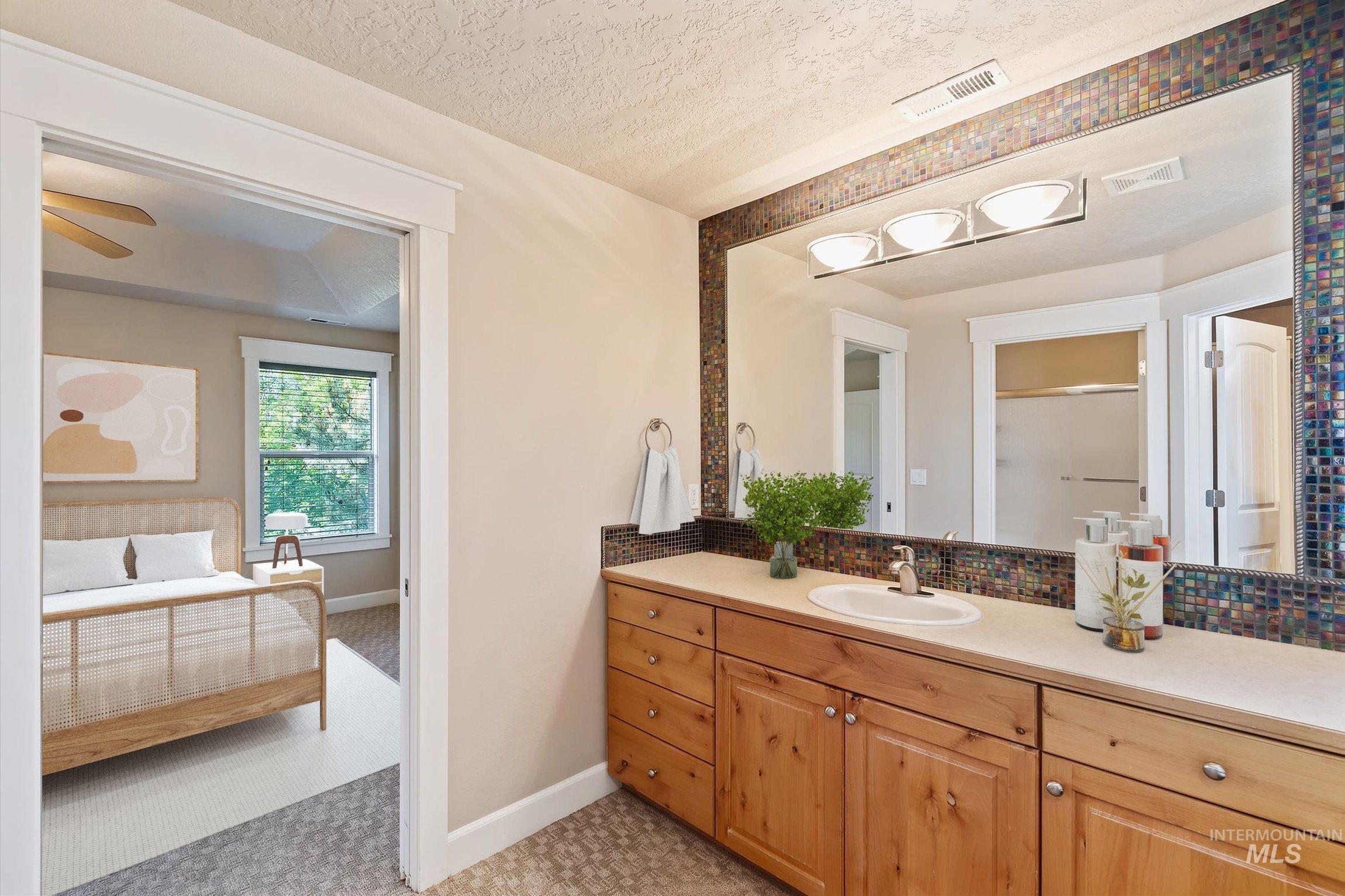 3993 N Heritage View Ave