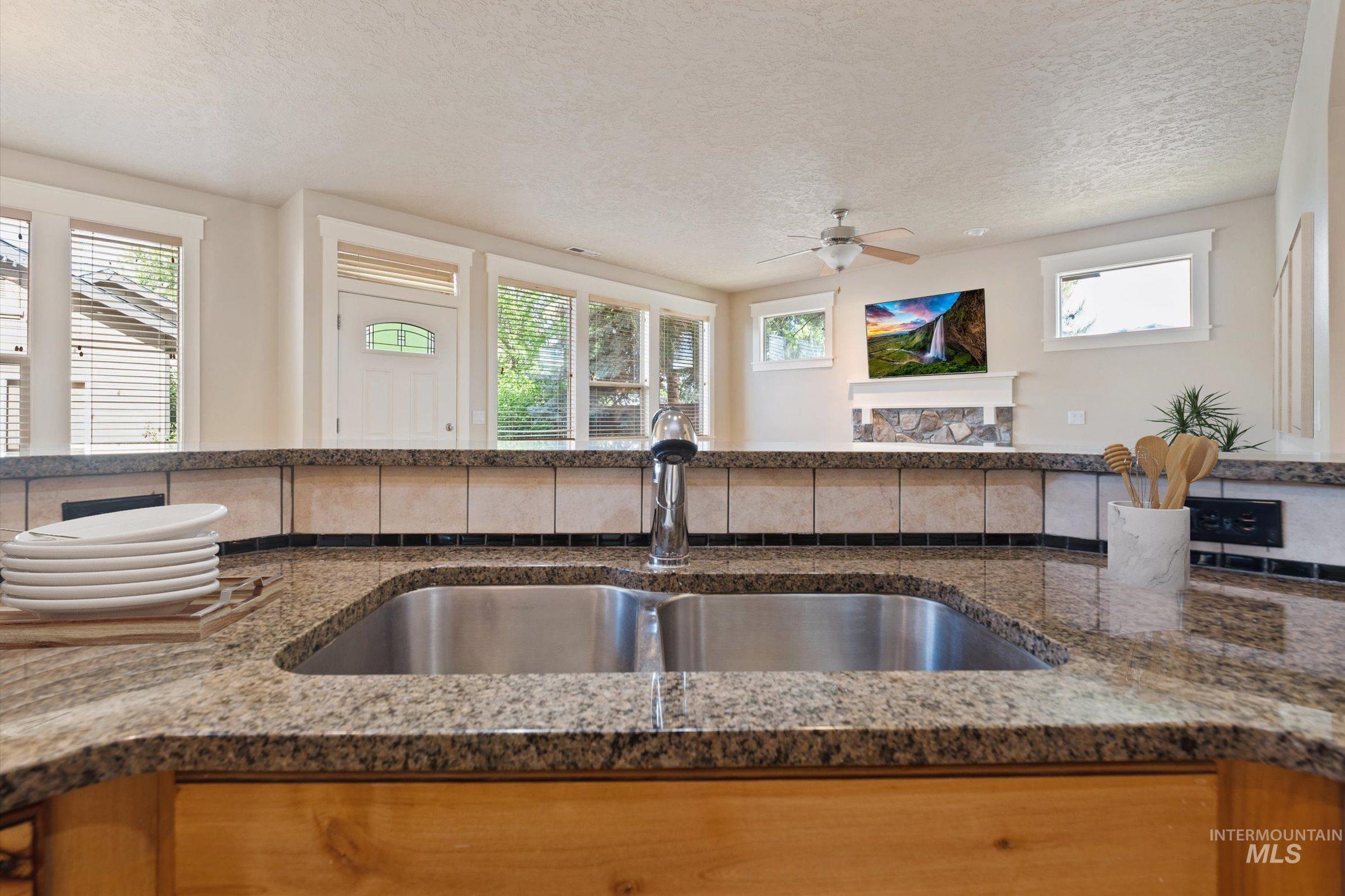 3993 N Heritage View Ave