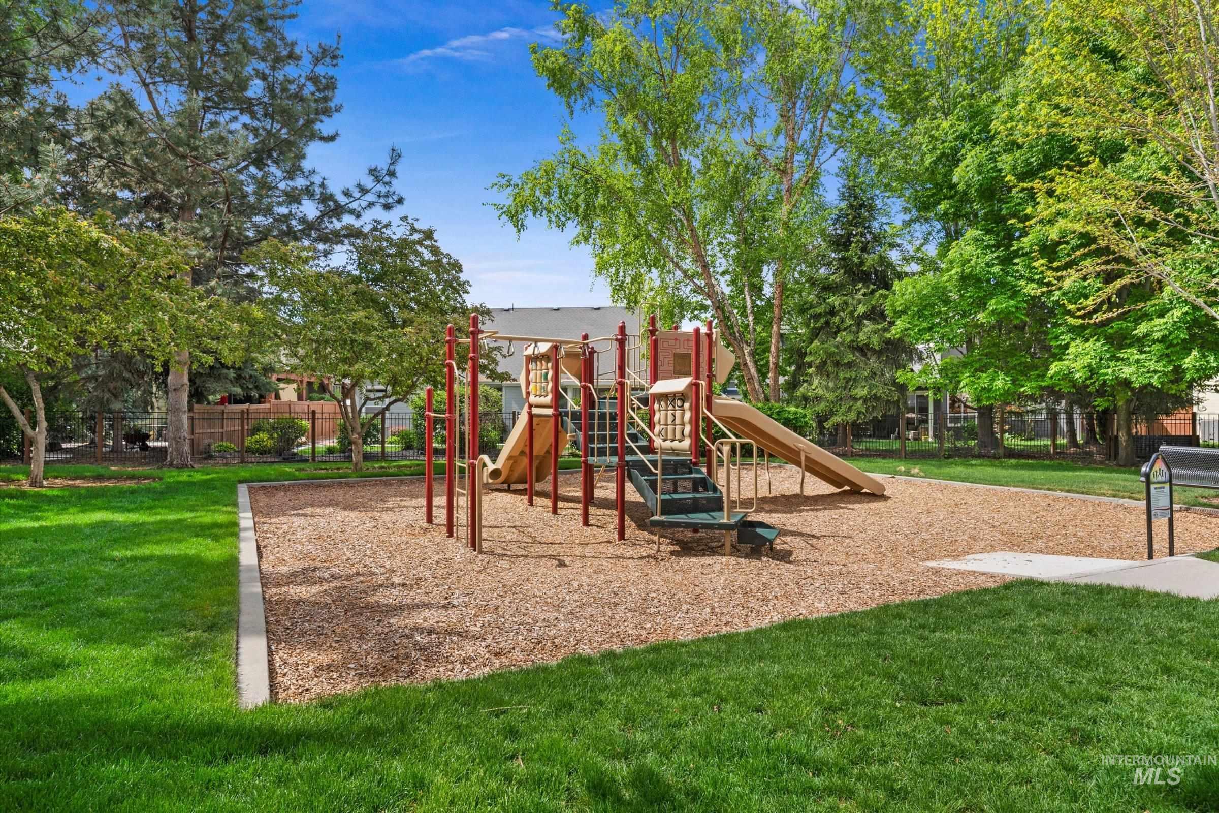 3993 N Heritage View Ave