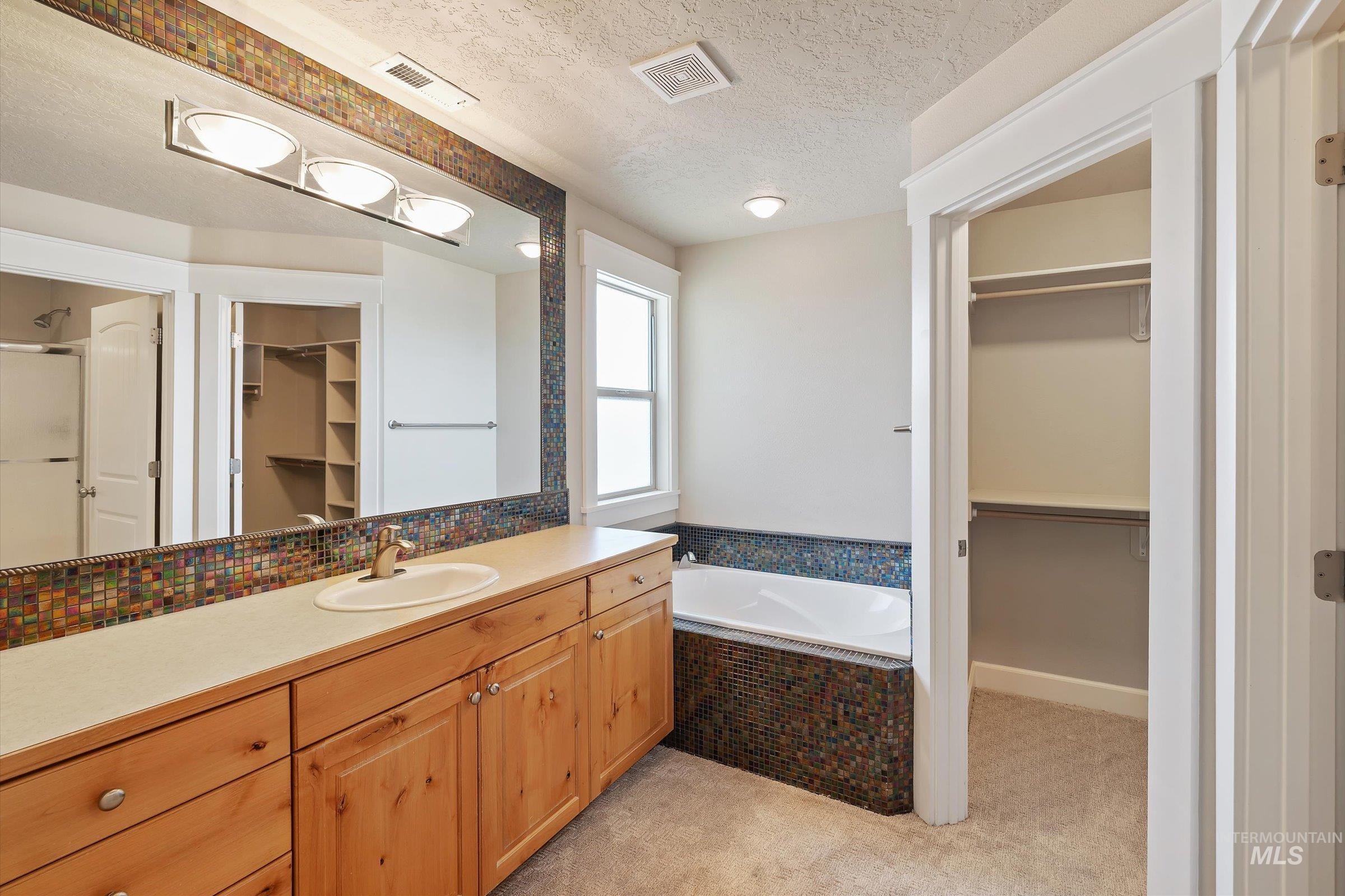 3993 N Heritage View Ave