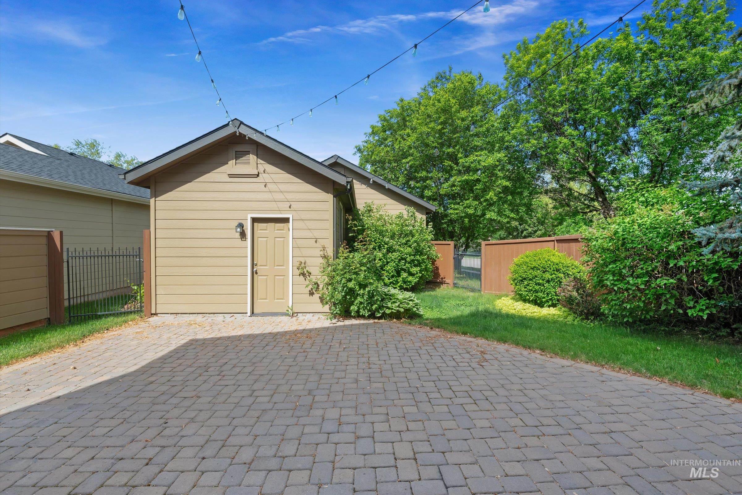 3993 N Heritage View Ave