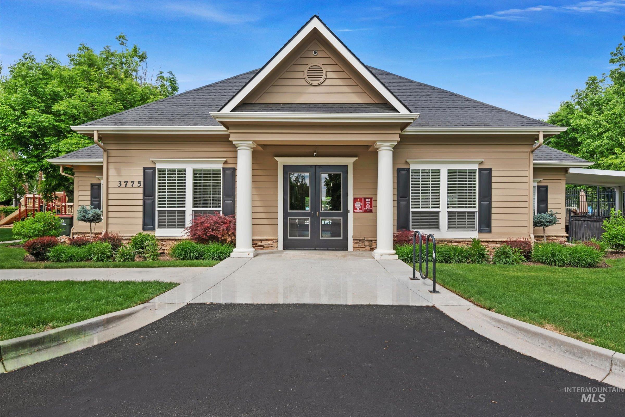 3993 N Heritage View Ave