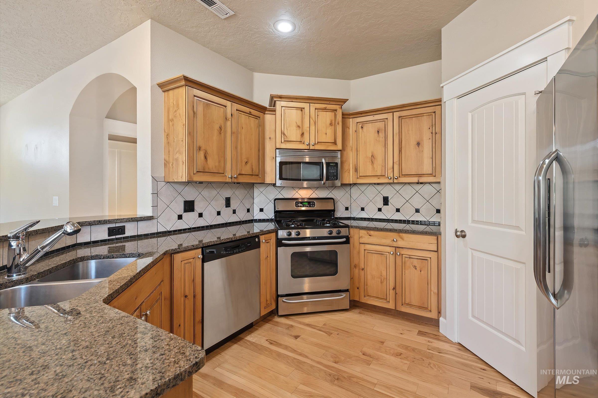 3993 N Heritage View Ave