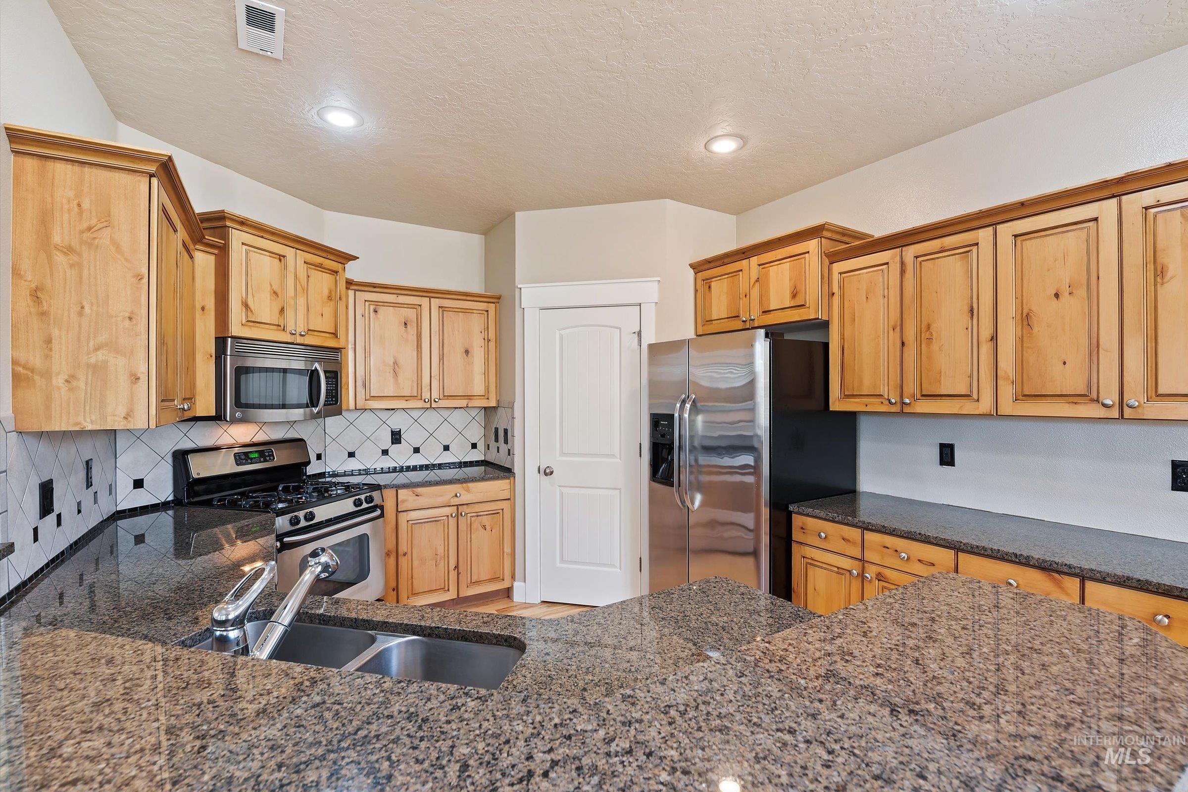 3993 N Heritage View Ave