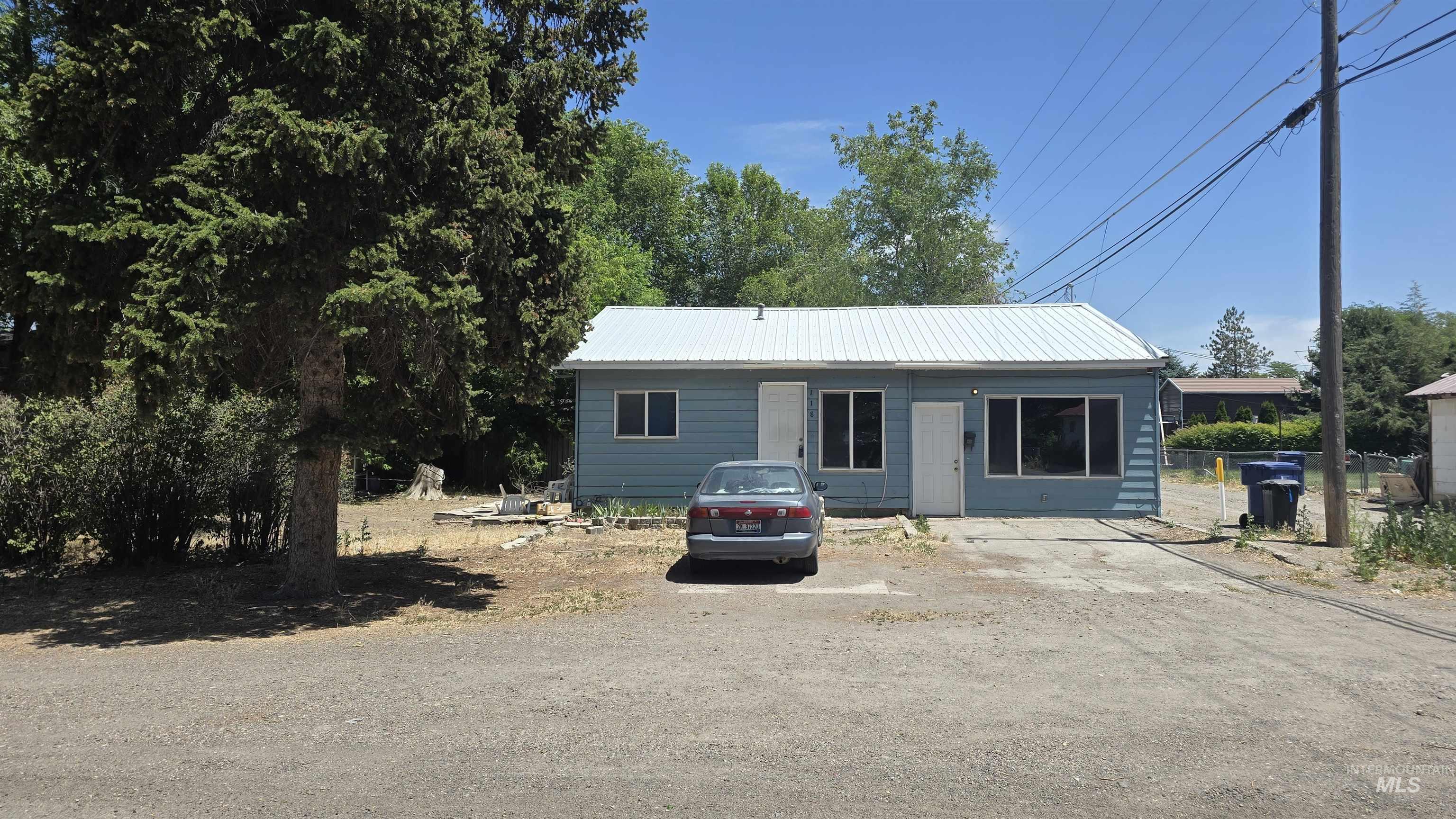 118 E St.