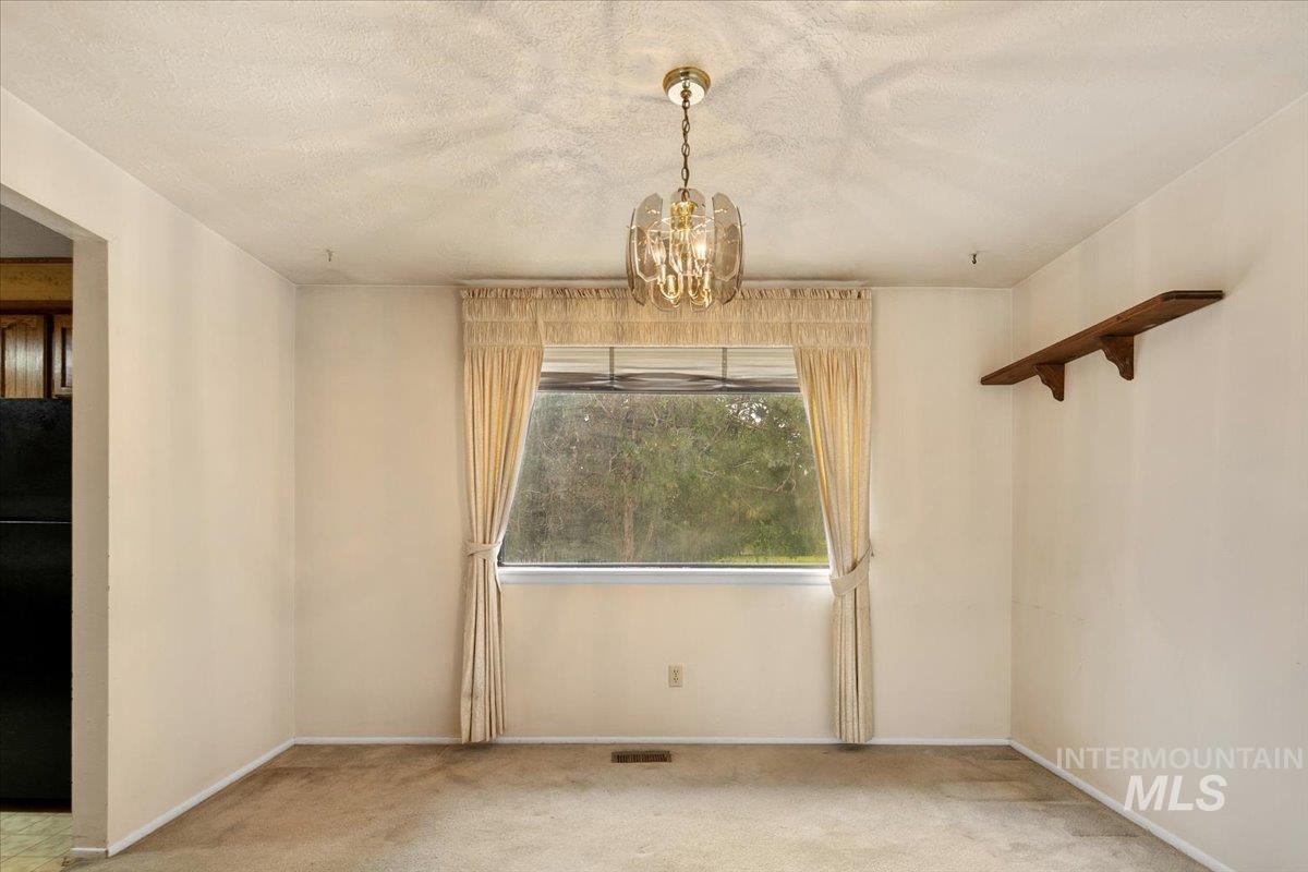 3621 N Cloverdale Rd