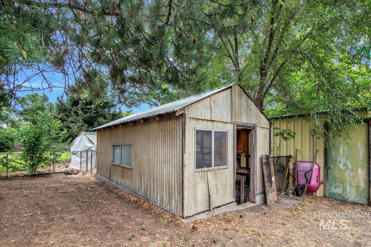 3621 N Cloverdale Rd