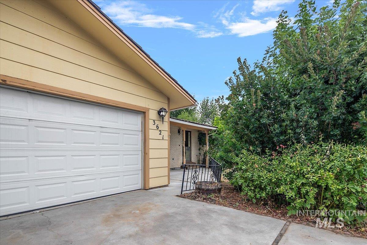 3621 N Cloverdale Rd