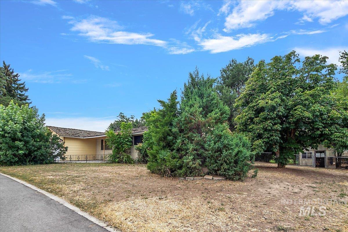 3621 N Cloverdale Rd