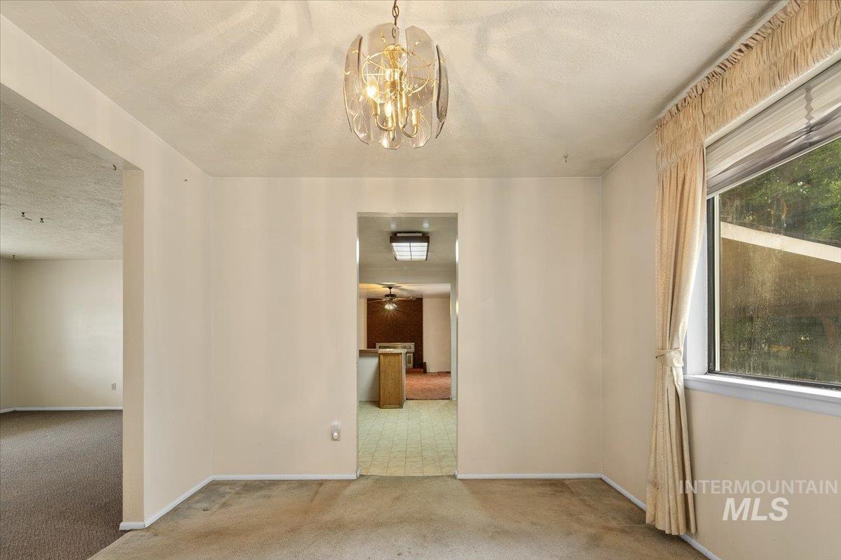 3621 N Cloverdale Rd