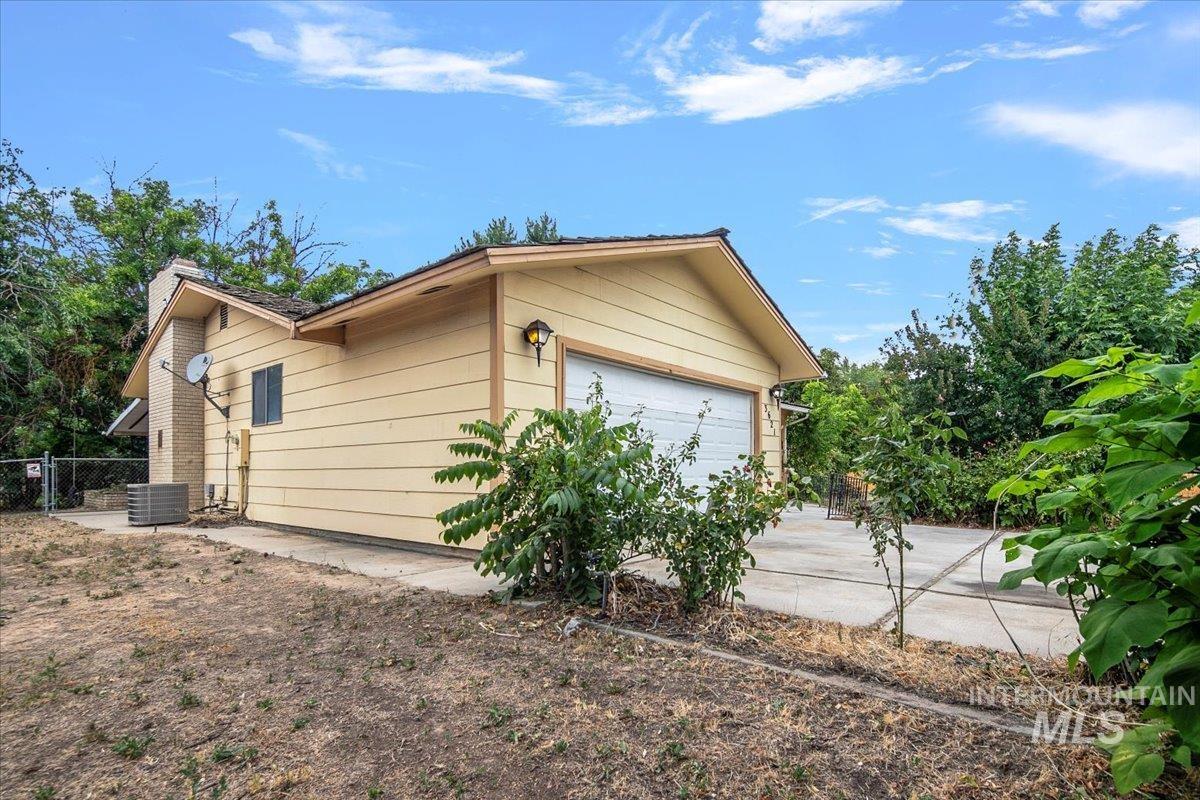 3621 N Cloverdale Rd