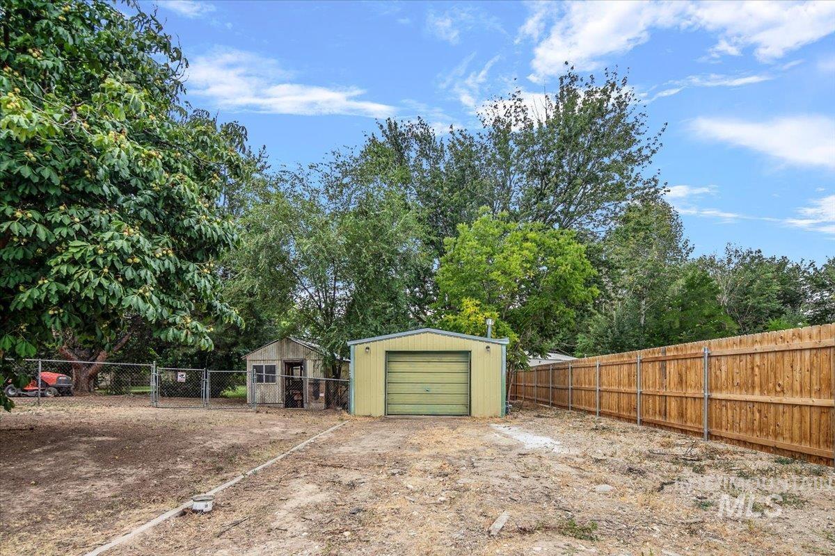 3621 N Cloverdale Rd