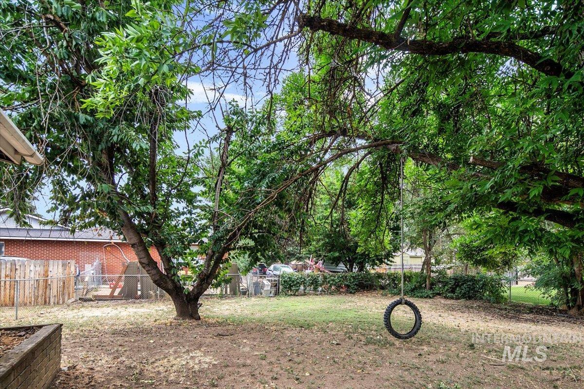 3621 N Cloverdale Rd