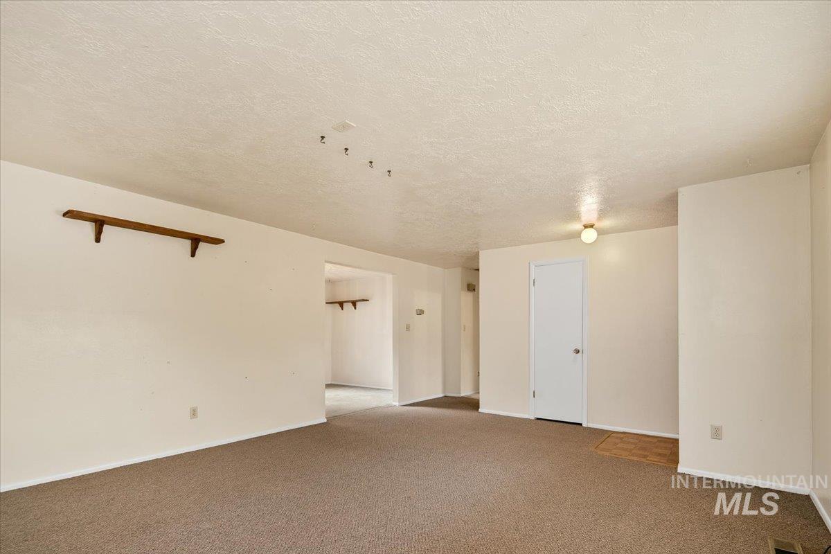 3621 N Cloverdale Rd